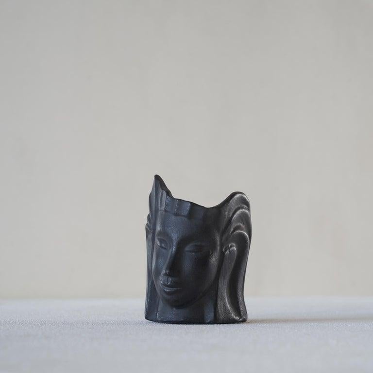 Scultura in ceramica Carlo Alberto Rossi 'Bucchero' / portamatite attribuito a Giò Ponti. Metà del XX secolo, Italia.    Prodotto da Carlo Alberto Rossi su disegno attribuito a Giò Ponti. Molto stiloso ed elegante. Può essere utilizzato come oggetto