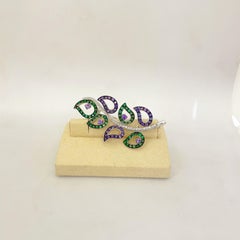 Carlo Barberis Broche en forme de feuille en or 18 carats WG, diamant, saphir lavande et tsavorite