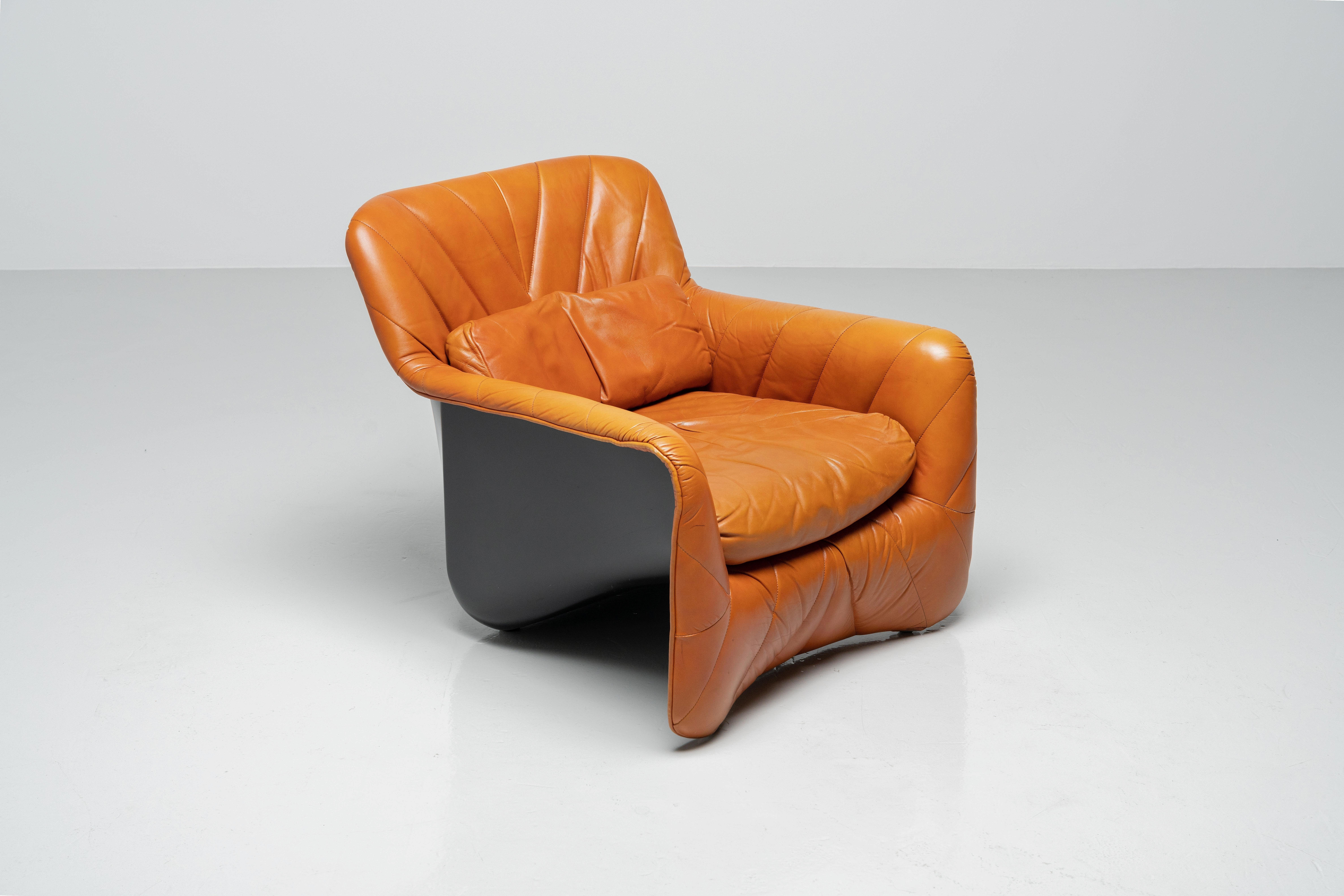 Very nice Bicia lounge chair by Designer Carlo Bartoli for Arflex, Italy 1969. The chair itself is in very good and original condition, and a nice example of Italian design from the 60's and 70's, where Carlo Bartoli created some iconic furniture