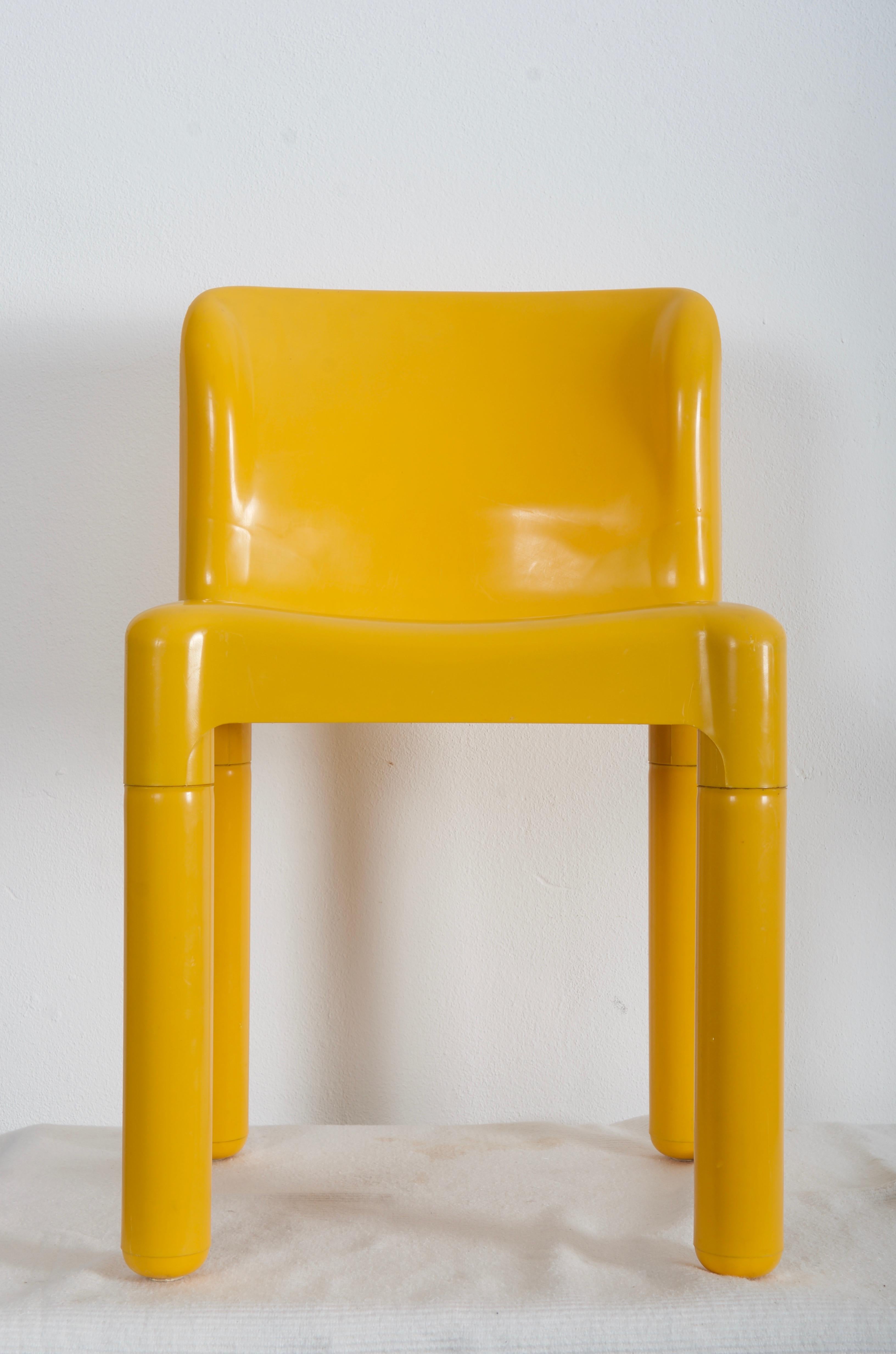 Polypropylene yellow children chair designed by Carlo Bartoli for Kartell Italia in the 1970s model 4875,
Used but still in a perfect condition.
  