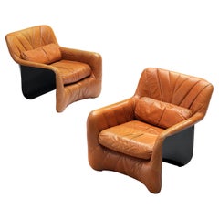 Carlo Bartoli for Arflex Pair of 'Bicia' Lounge Chairs in Leather and Fiberglass