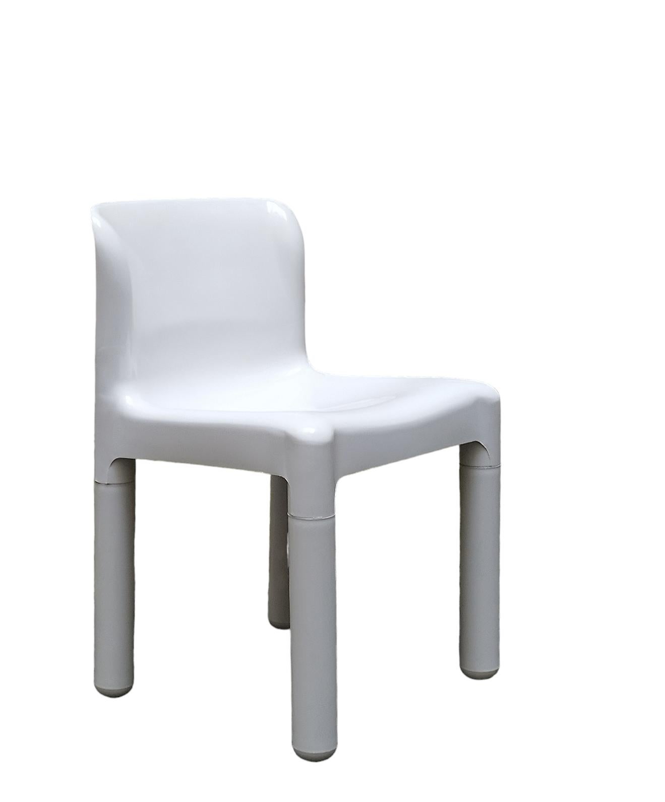 Moderner italienischer Stuhl aus weißem Kunststoff mit abgerundeter Sitzfläche und Rückenlehne, Mod.