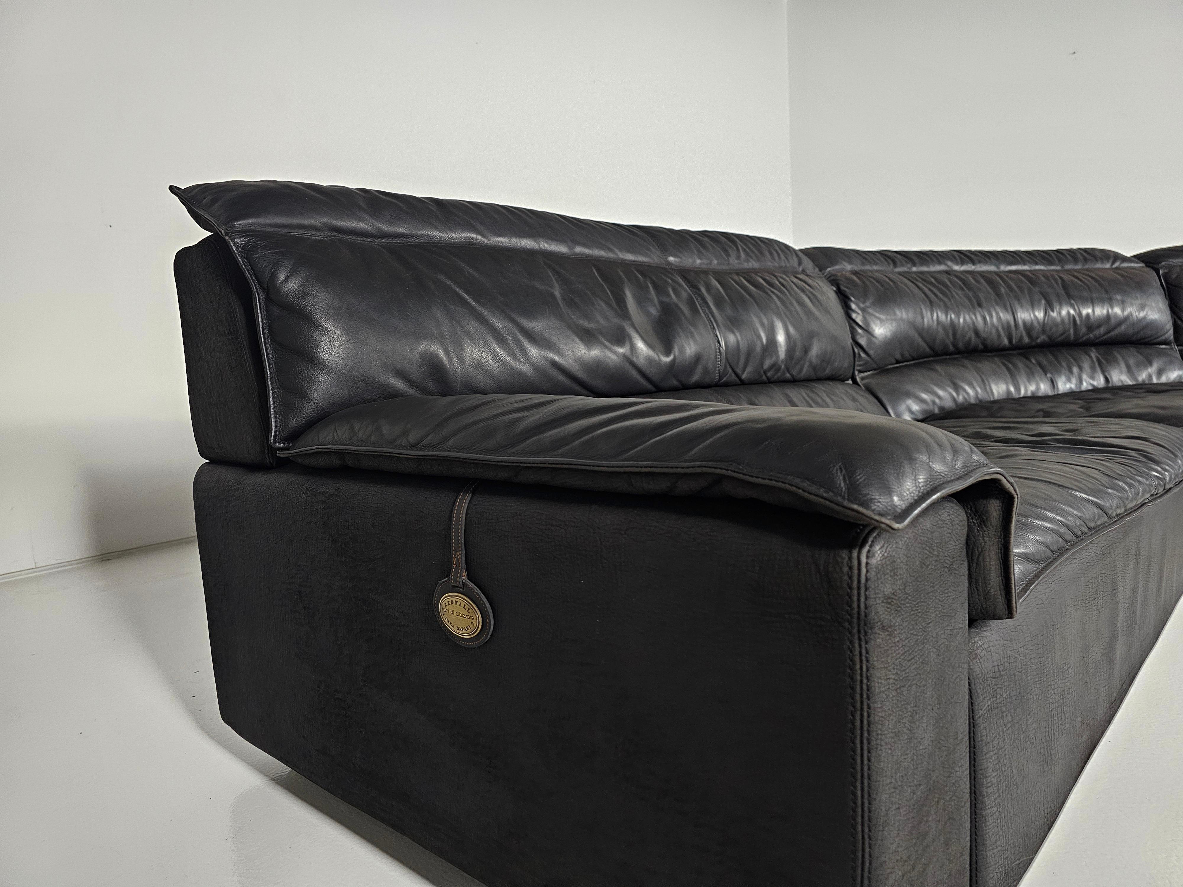  Carlo Bartoli for Rossi di Albizzate 'Bogo' Sofa in black Leather, 1970s For Sale 4