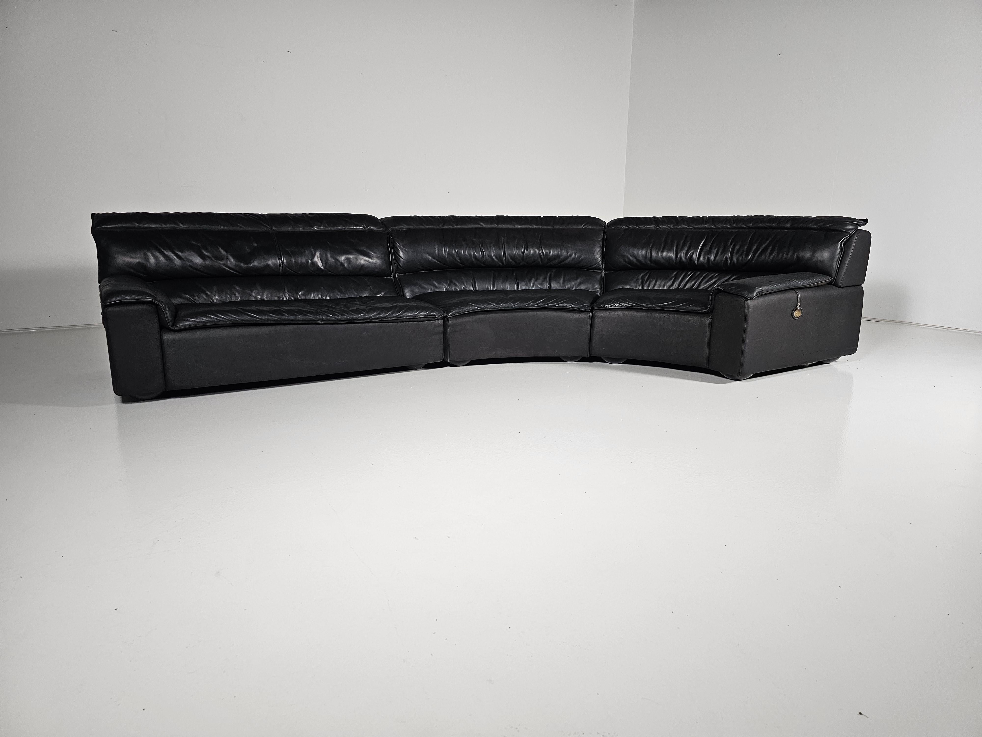  Carlo Bartoli für Rossi di Albizzate 'Bogo' Sofa aus schwarzem Leder, 1970er Jahre (Moderne der Mitte des Jahrhunderts) im Angebot