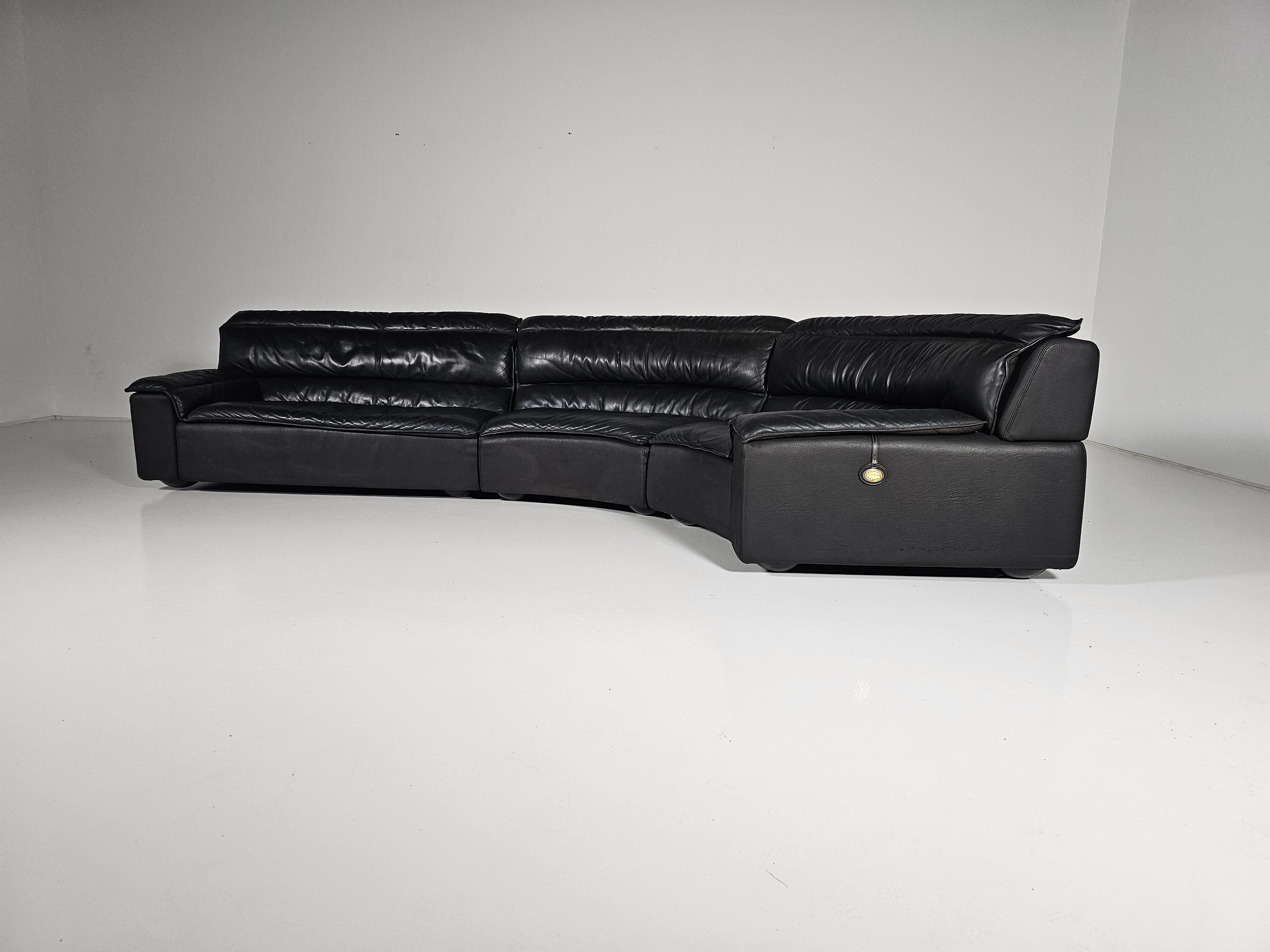 European  Carlo Bartoli for Rossi di Albizzate 'Bogo' Sofa in black Leather, 1970s For Sale