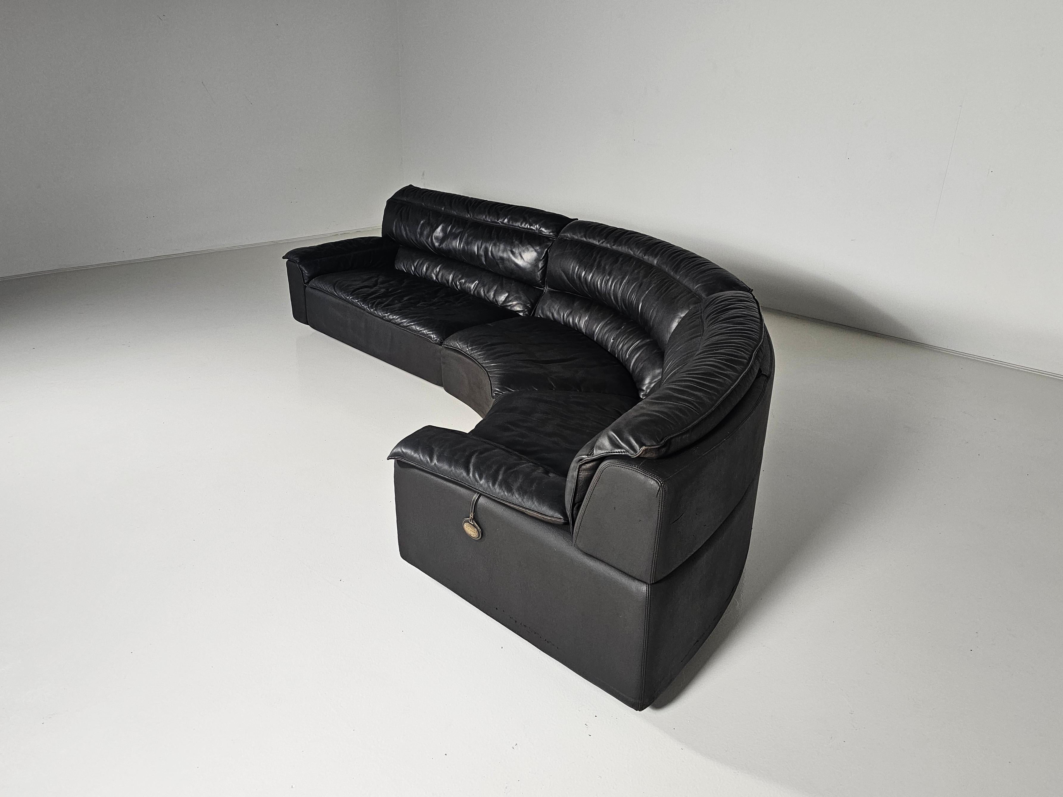  Carlo Bartoli für Rossi di Albizzate 'Bogo' Sofa aus schwarzem Leder, 1970er Jahre im Zustand „Gut“ im Angebot in amstelveen, NL