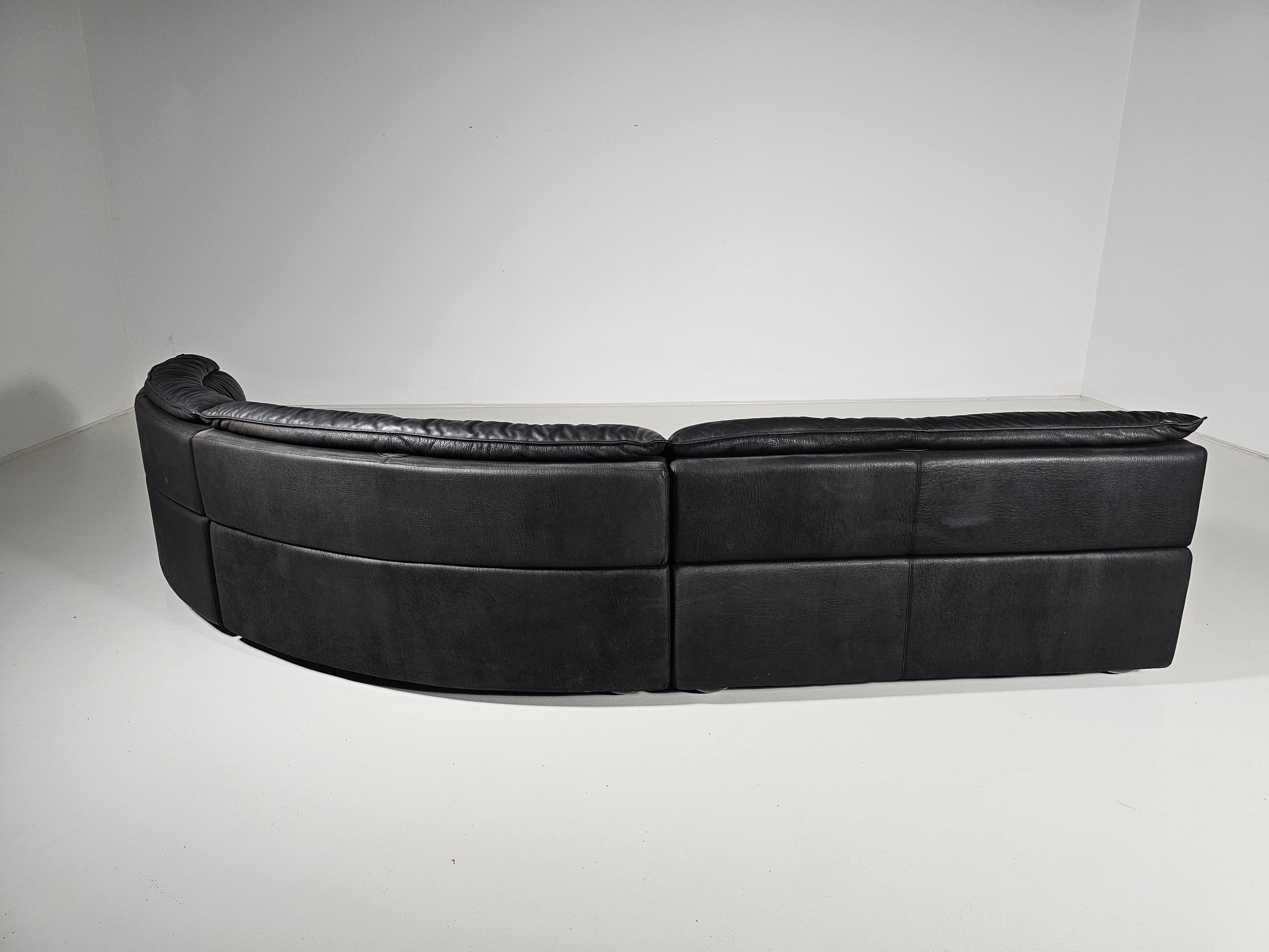  Carlo Bartoli für Rossi di Albizzate 'Bogo' Sofa aus schwarzem Leder, 1970er Jahre im Angebot 1