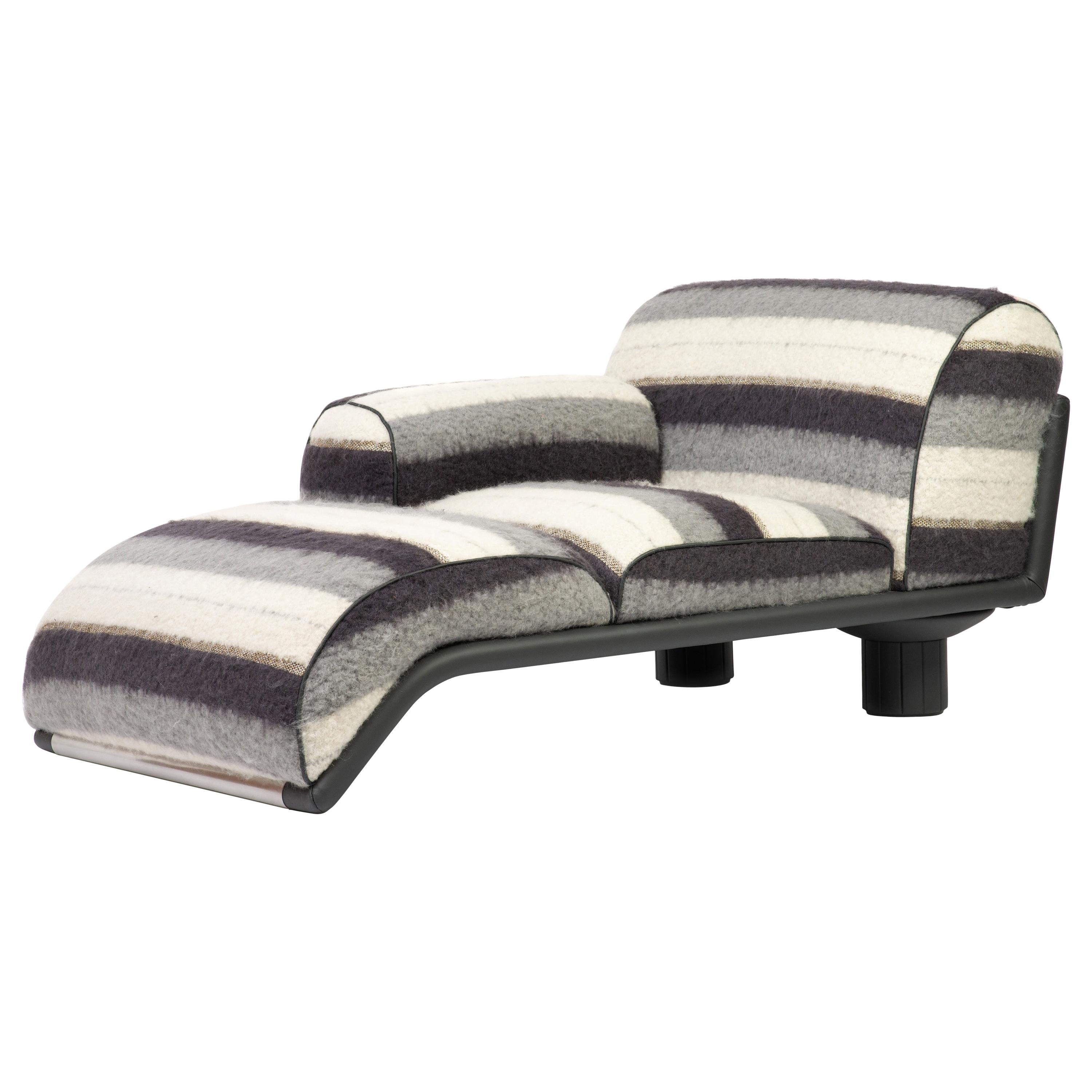 Carlo Bartoli Rossi di Albizzate Chaise Longue Reupholstered in Dedar Oz Fabric For Sale