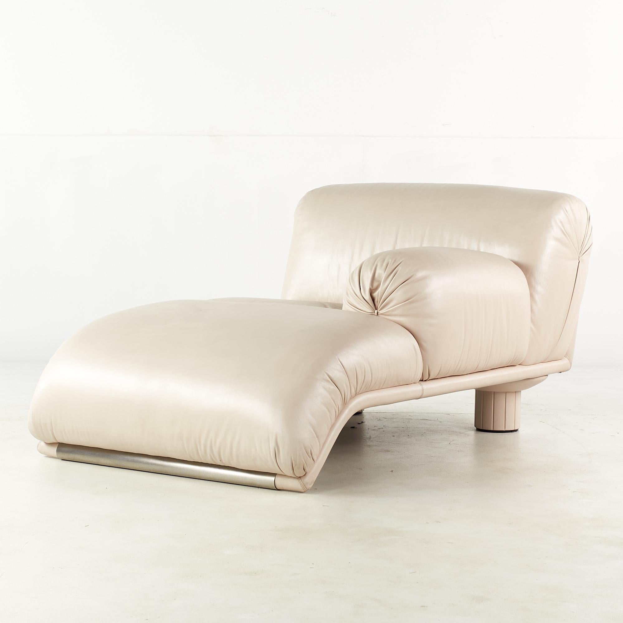 reading chaise lounge