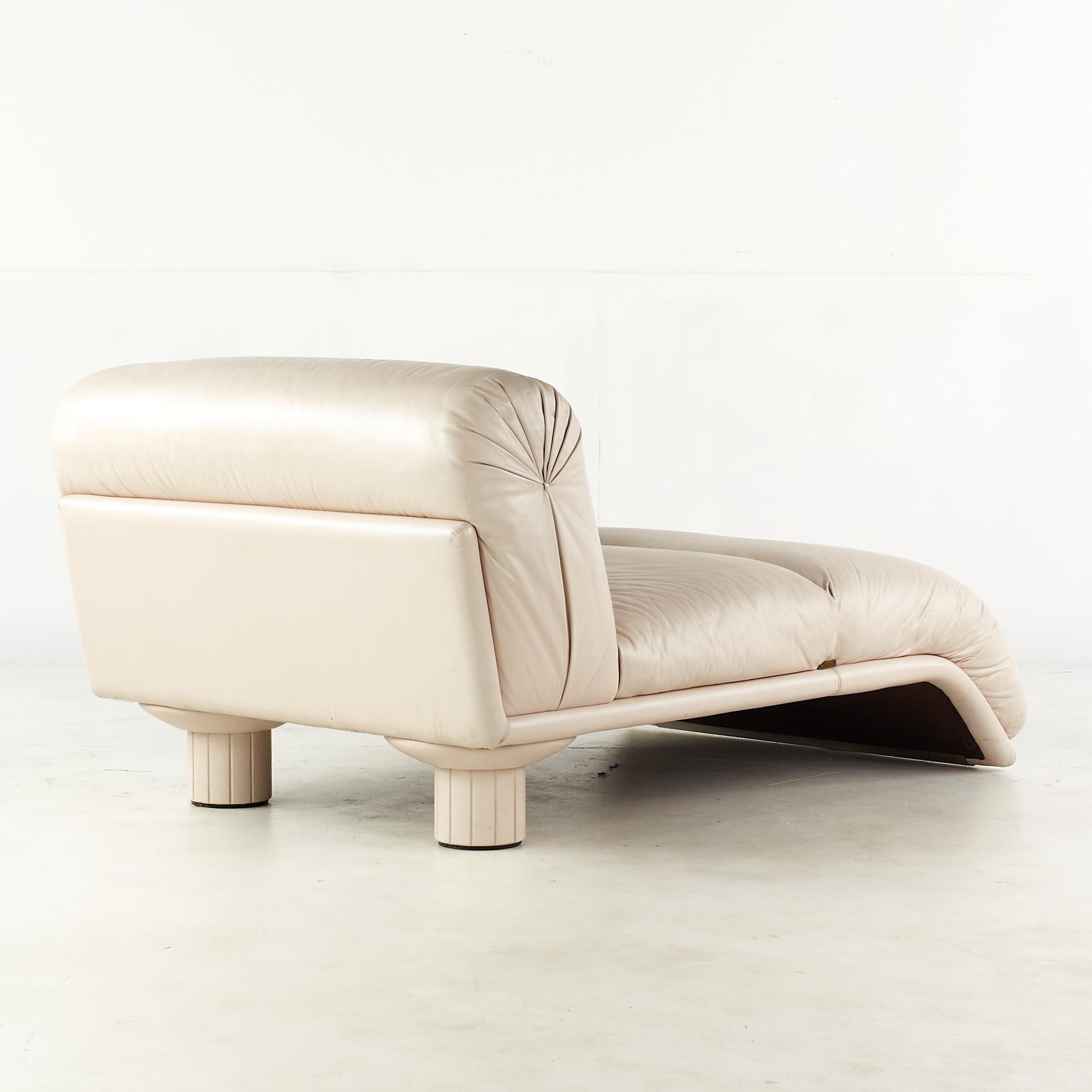 Mid-Century Modern Carlo Bartoli Rossi di Albizzate Mid Century Chaise Lounge For Sale