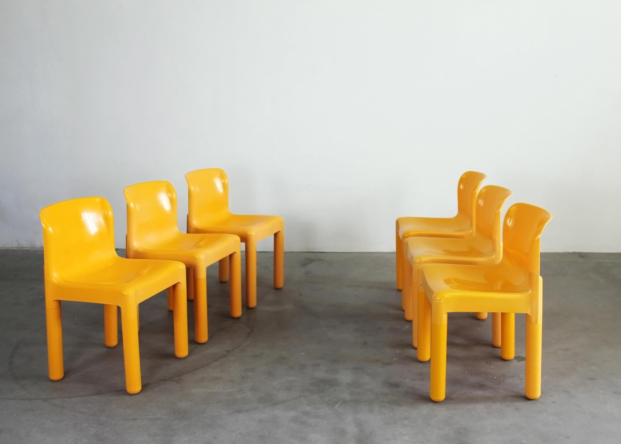 Postmoderno Carlo Bartoli Set di sei sedie 4875 in plastica di Kartell anni '80 in vendita