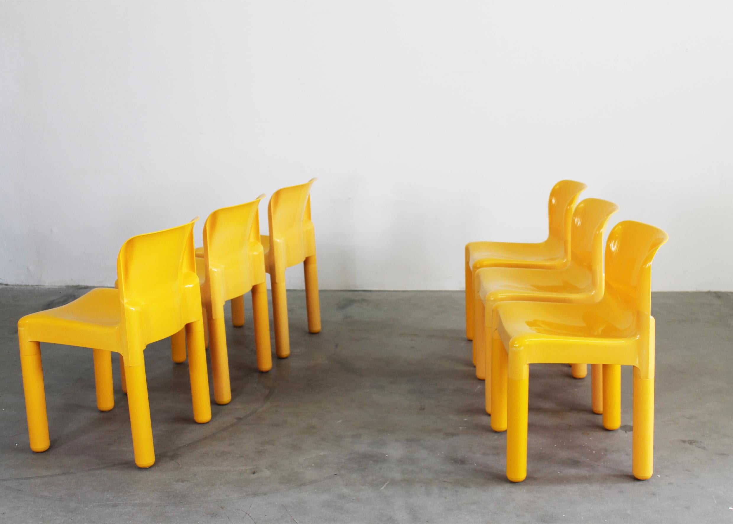 Carlo Bartoli Juego de seis sillas 4875 de plástico by Kartell Años 80 Posmoderno en venta