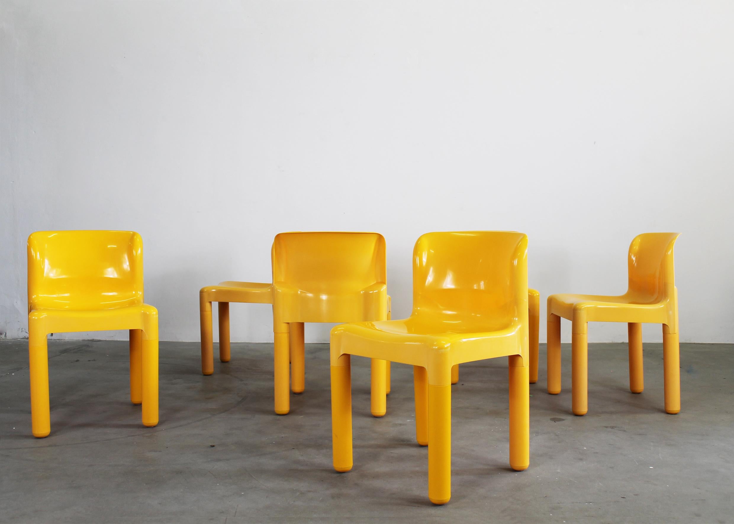 Carlo Bartoli Juego de seis sillas 4875 de plástico by Kartell Años 80 Italiano en venta