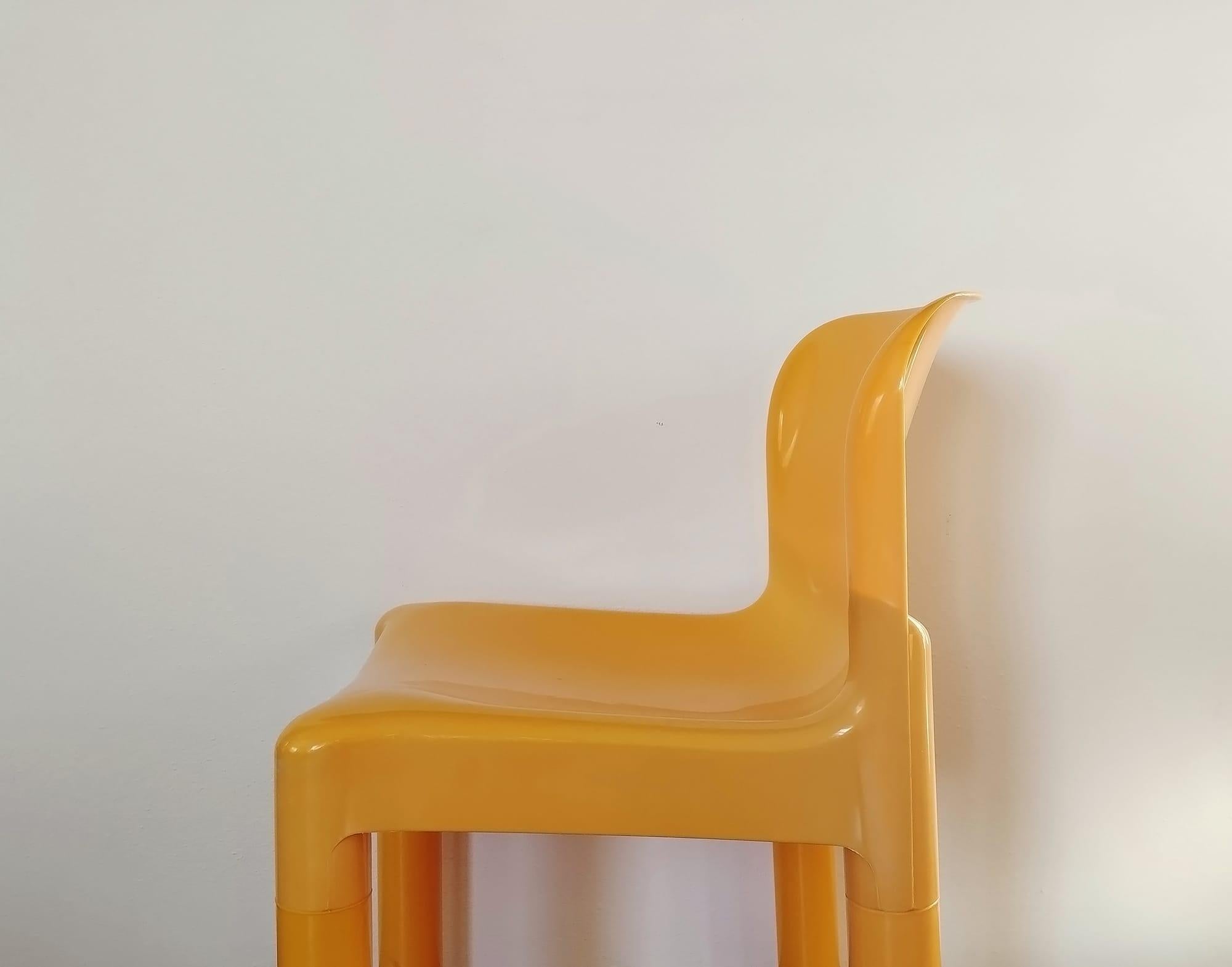 Italiano Carlo Bartoli Set di sei sedie 4875 in plastica di Kartell anni '80 in vendita