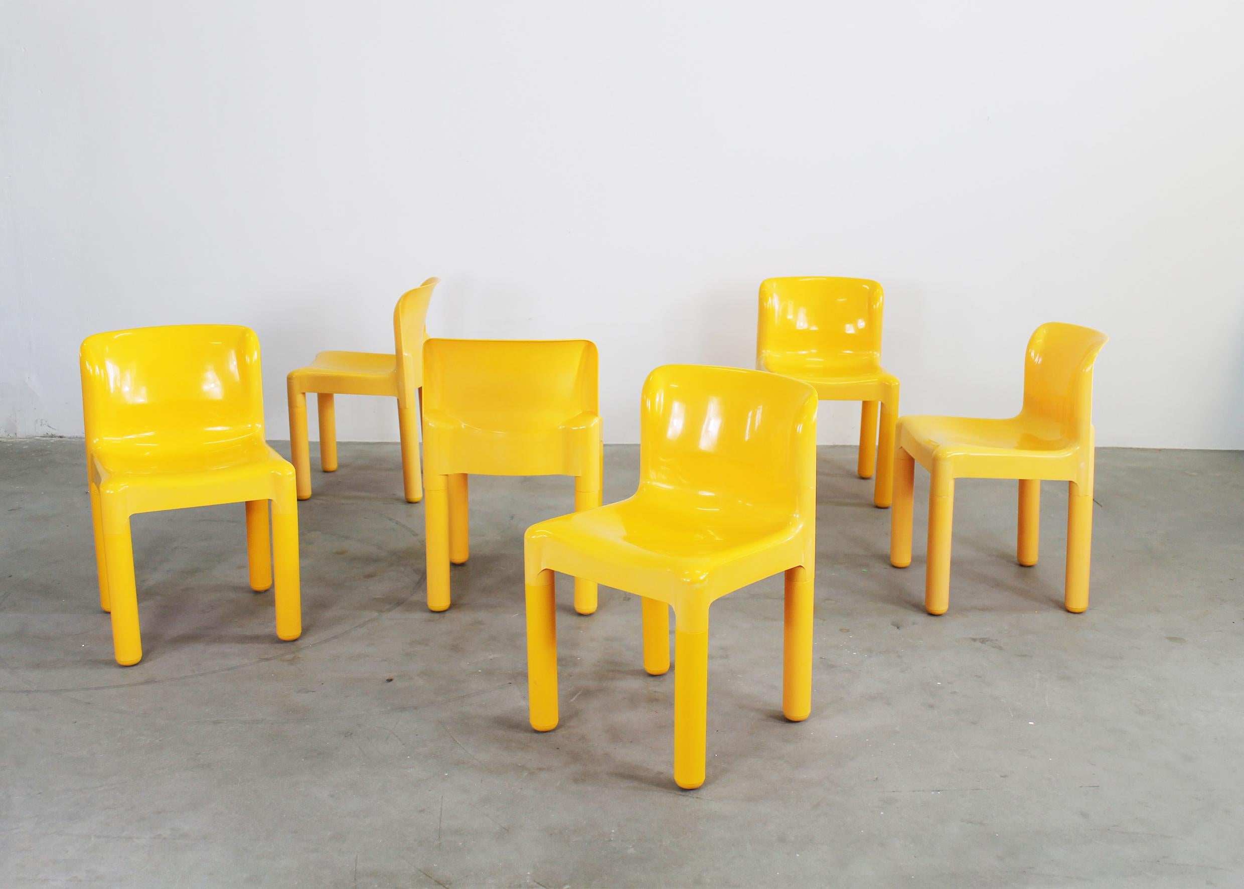 Carlo Bartoli Juego de seis sillas 4875 de plástico by Kartell Años 80 Otro en venta