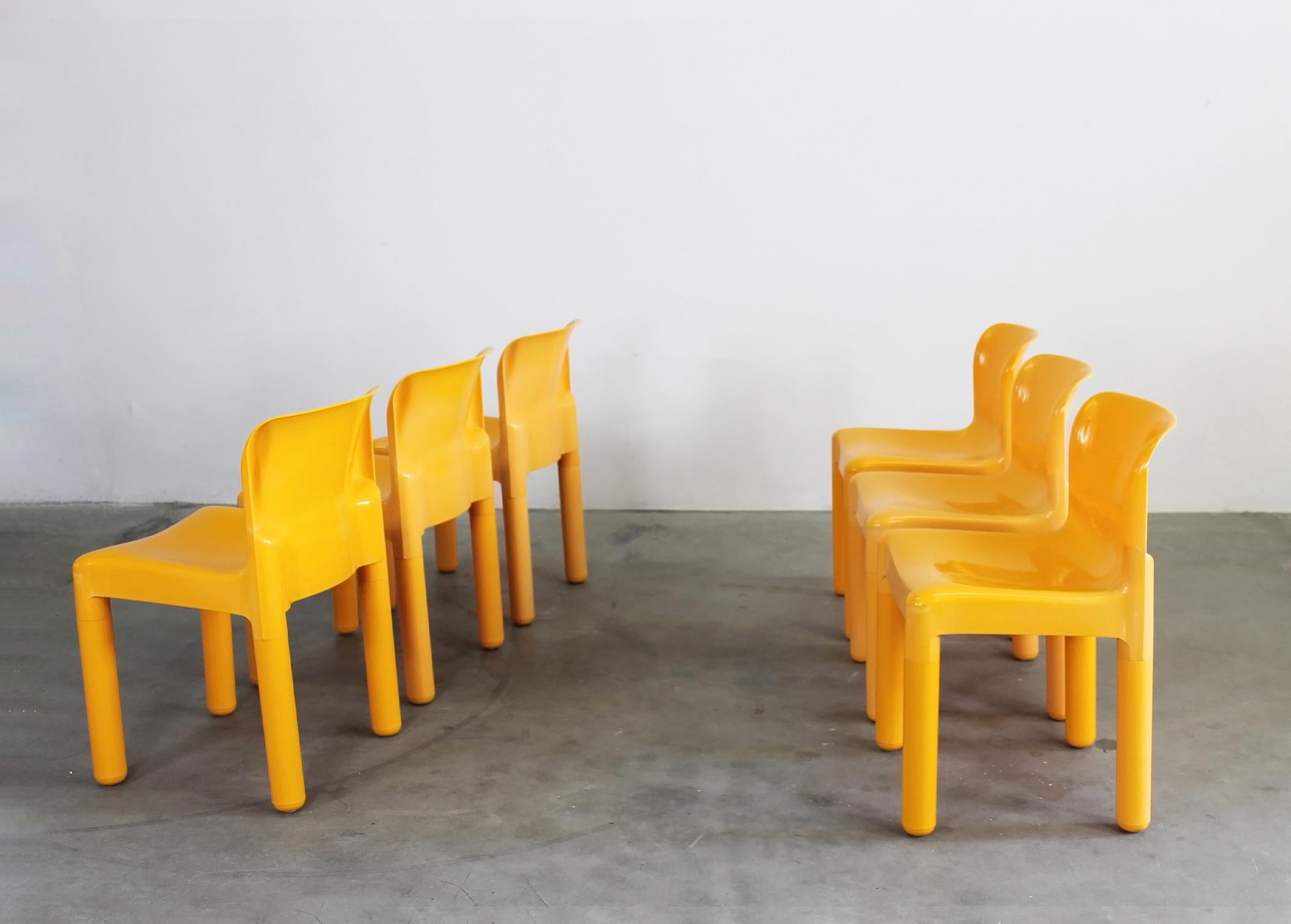 Fine XX secolo Carlo Bartoli Set di sei sedie 4875 in plastica di Kartell anni '80 in vendita