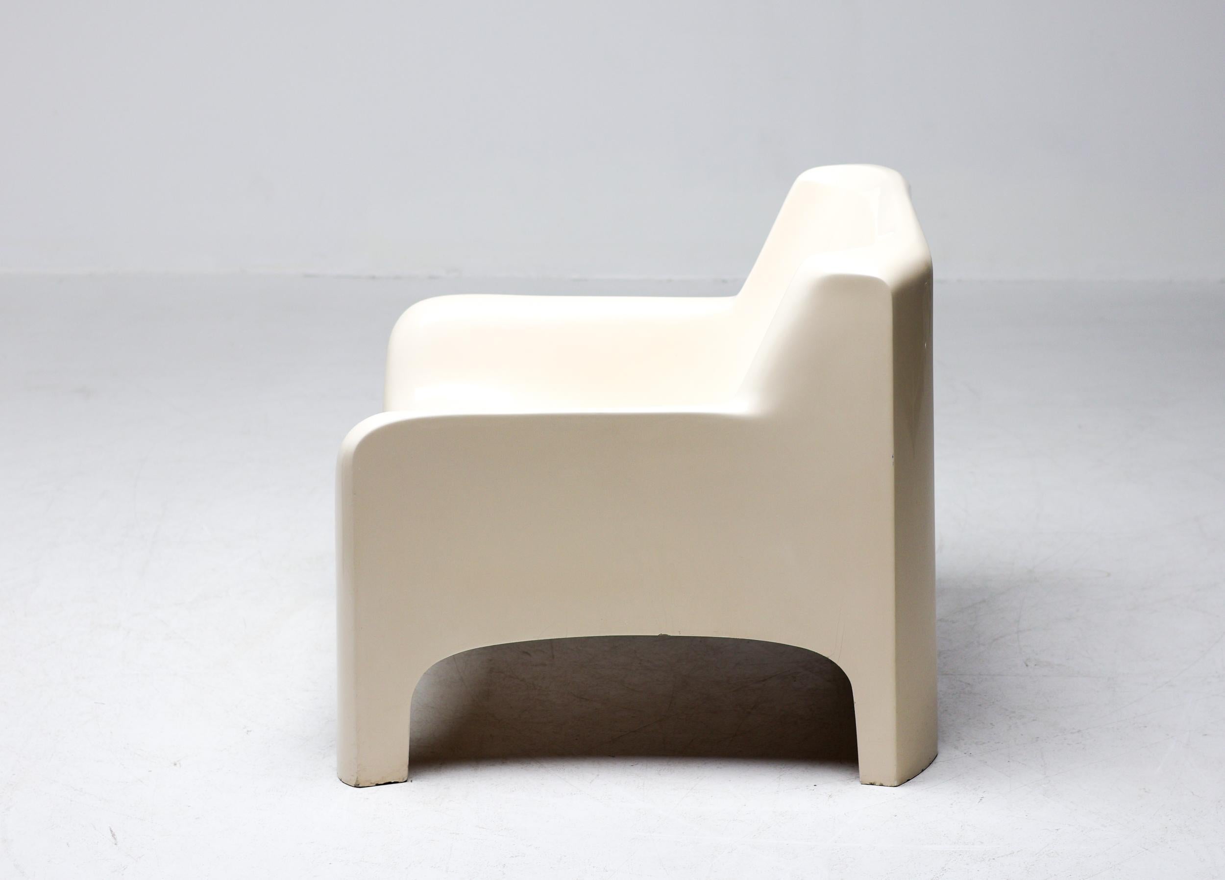 Mid-Century Modern Carlo Bartoli Solar Lounge Chair in Fiberglass by Arflex For Sale