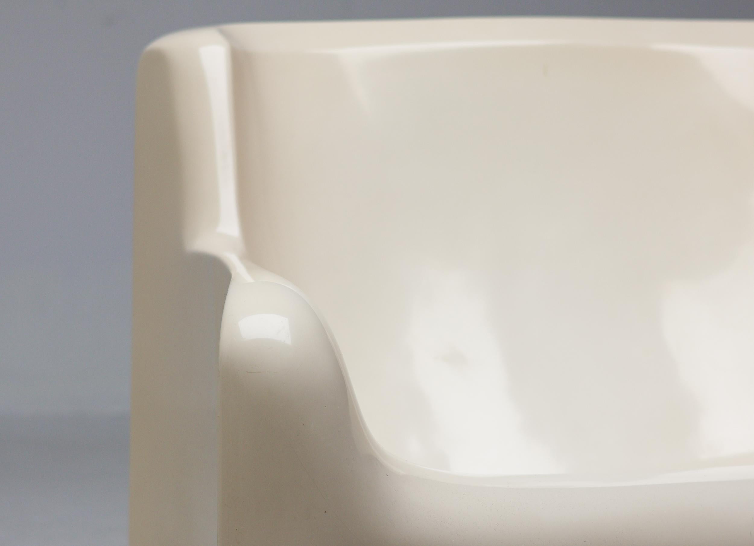 Mid-20th Century Carlo Bartoli Solar Lounge Chair in Fiberglass by Arflex For Sale