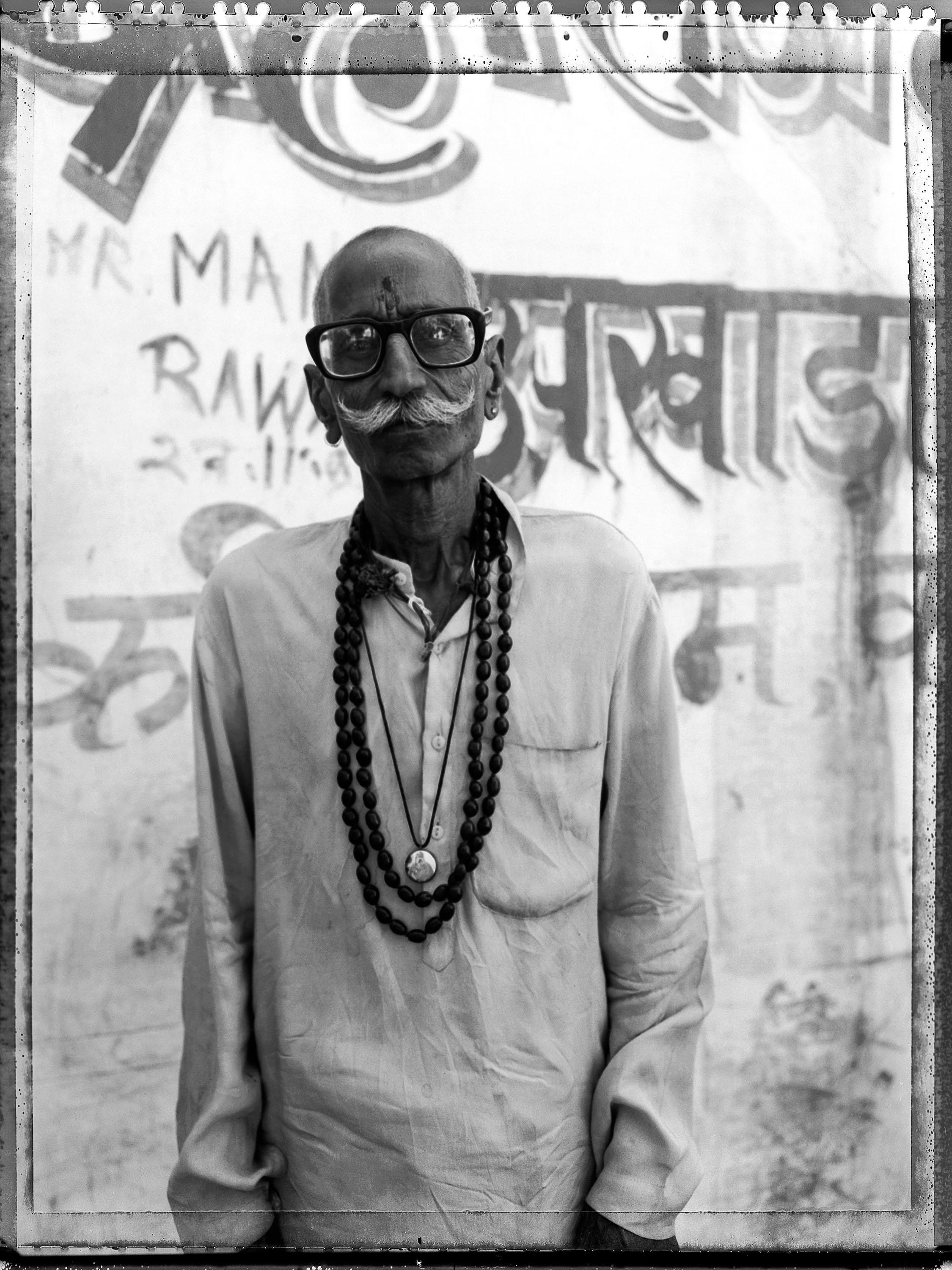 Carlo Bevilacqua Black and White Photograph - Mahatma - Rajastan -India (from Indian Stills series )