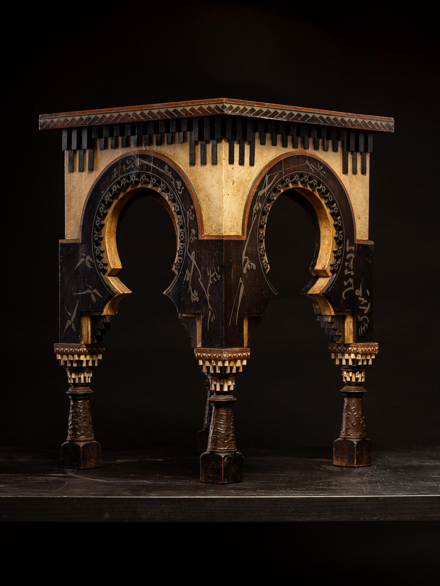 Table d'appoint originale du 19ème siècle par Carlo Bugatti (1856-1940). 2