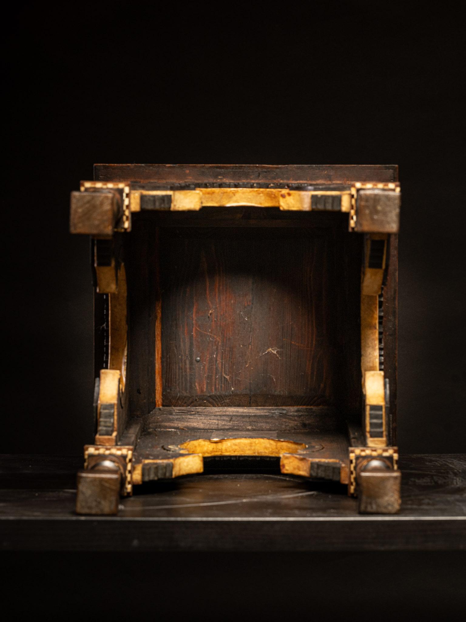 Table d'appoint originale du 19ème siècle par Carlo Bugatti (1856-1940). 4