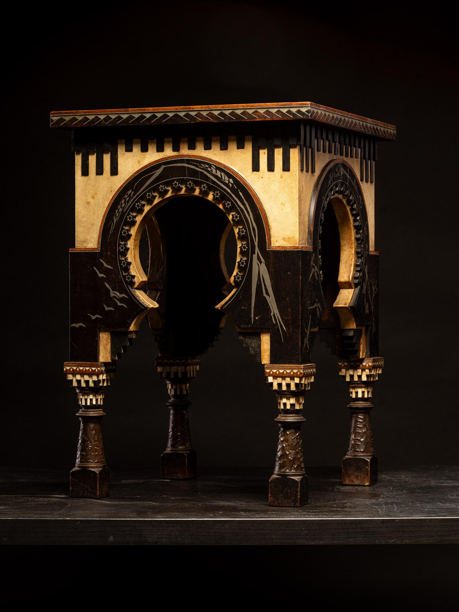 Bronze Table d'appoint originale du 19ème siècle par Carlo Bugatti (1856-1940).