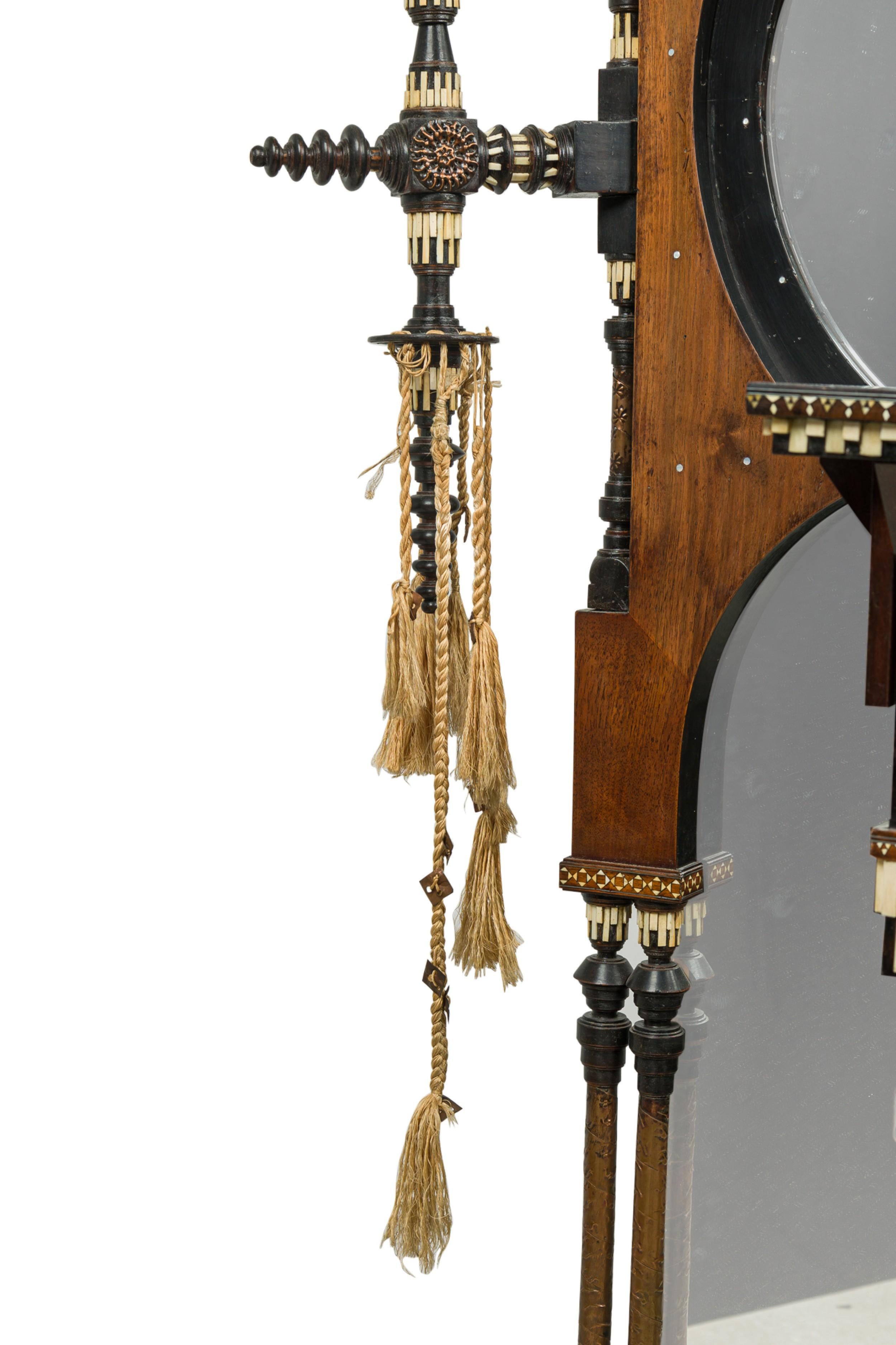 Carlo Bugatti Hall/Hat Stand miroité avec incrustation de nacre, d'argent et d'os Bon état - En vente à Queens, NY