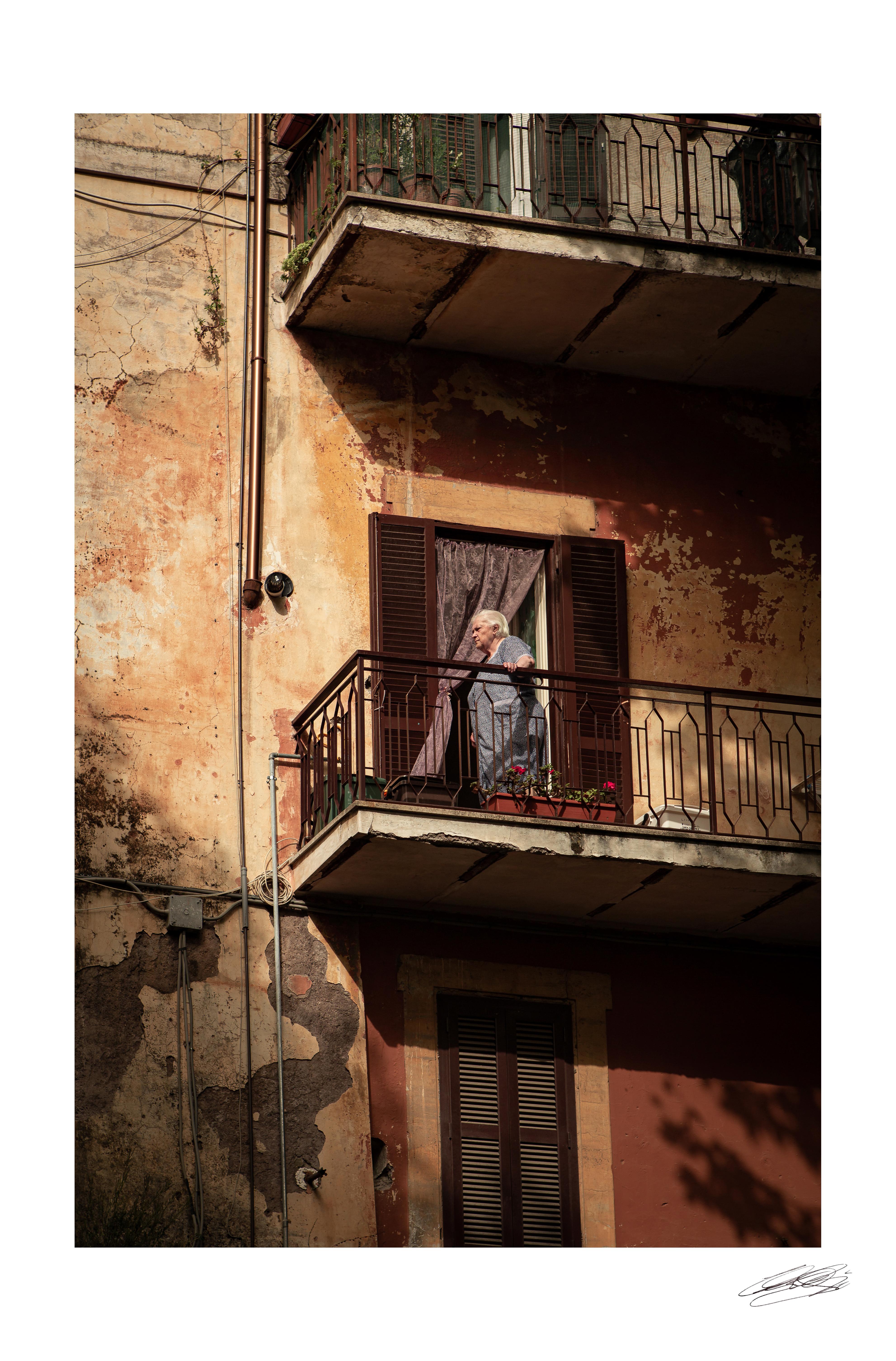 Du balcon est l'une des meilleures photos réalisées par l'artiste italien Carlo Caboni en 2020.

Toujours passionné par les paysages et la photographie, l'artiste s'est ensuite consacré à l'aménagement paysager. Il admire beaucoup la beauté des