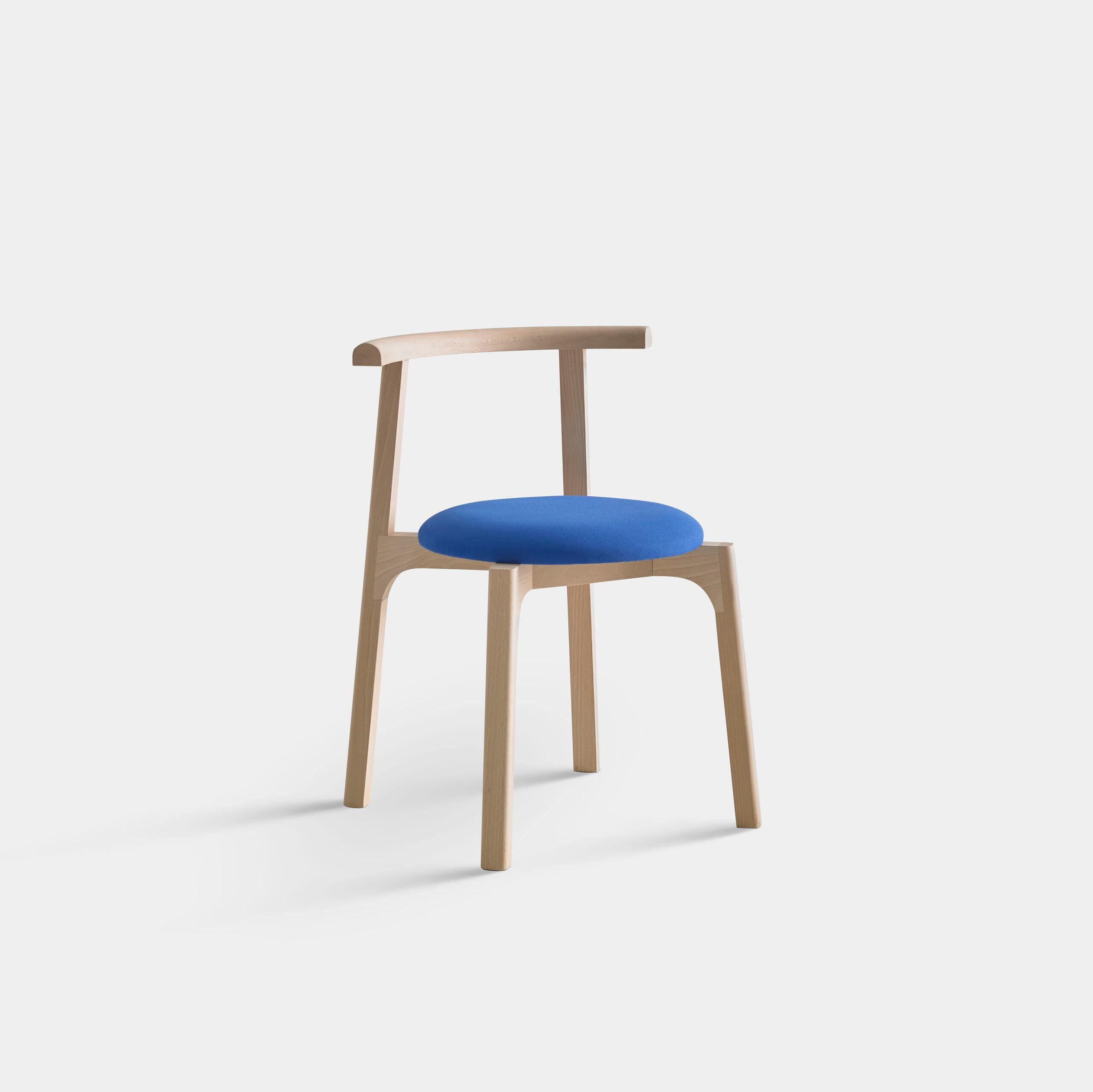 Carlo chair by Pepe Albargues
Dimensions: W 55 x D 51 x H 73 cm 
 Seat 46 cm
Materials: beech wood structure.
 Foam CMHR (high resilience and flame retardant).


Carlo is a chair in which the straight and curved lines show a perfect harmony