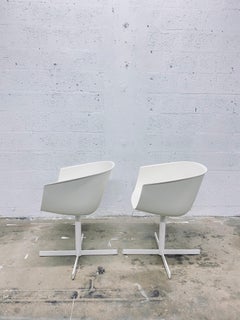 Carlo Colombo Postmodern "Strip" Matte White Swivel Chairs for Poliform, a Pair