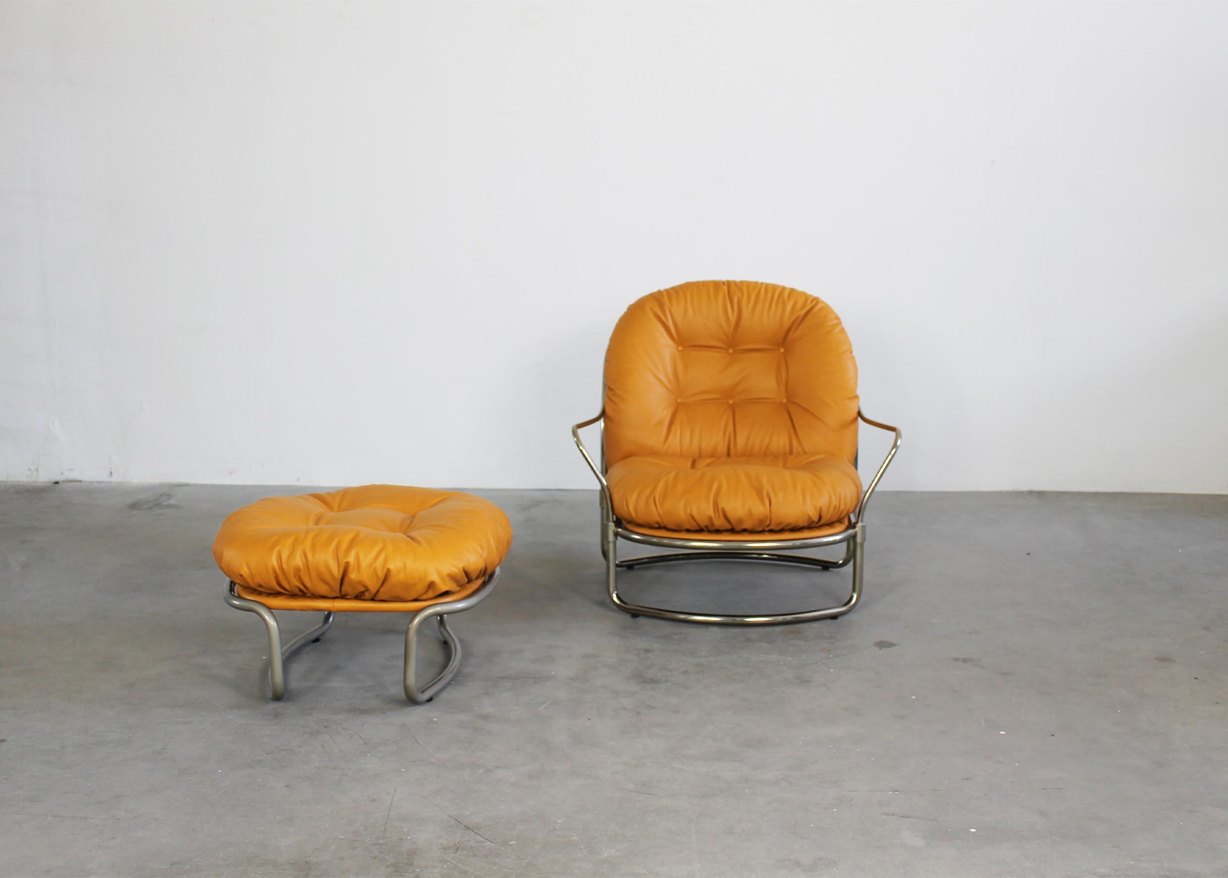 Mid-Century Modern Carlo de Carli 915 Armchair with Footrest in Metal and Leather by Cinova 1970s For Sale