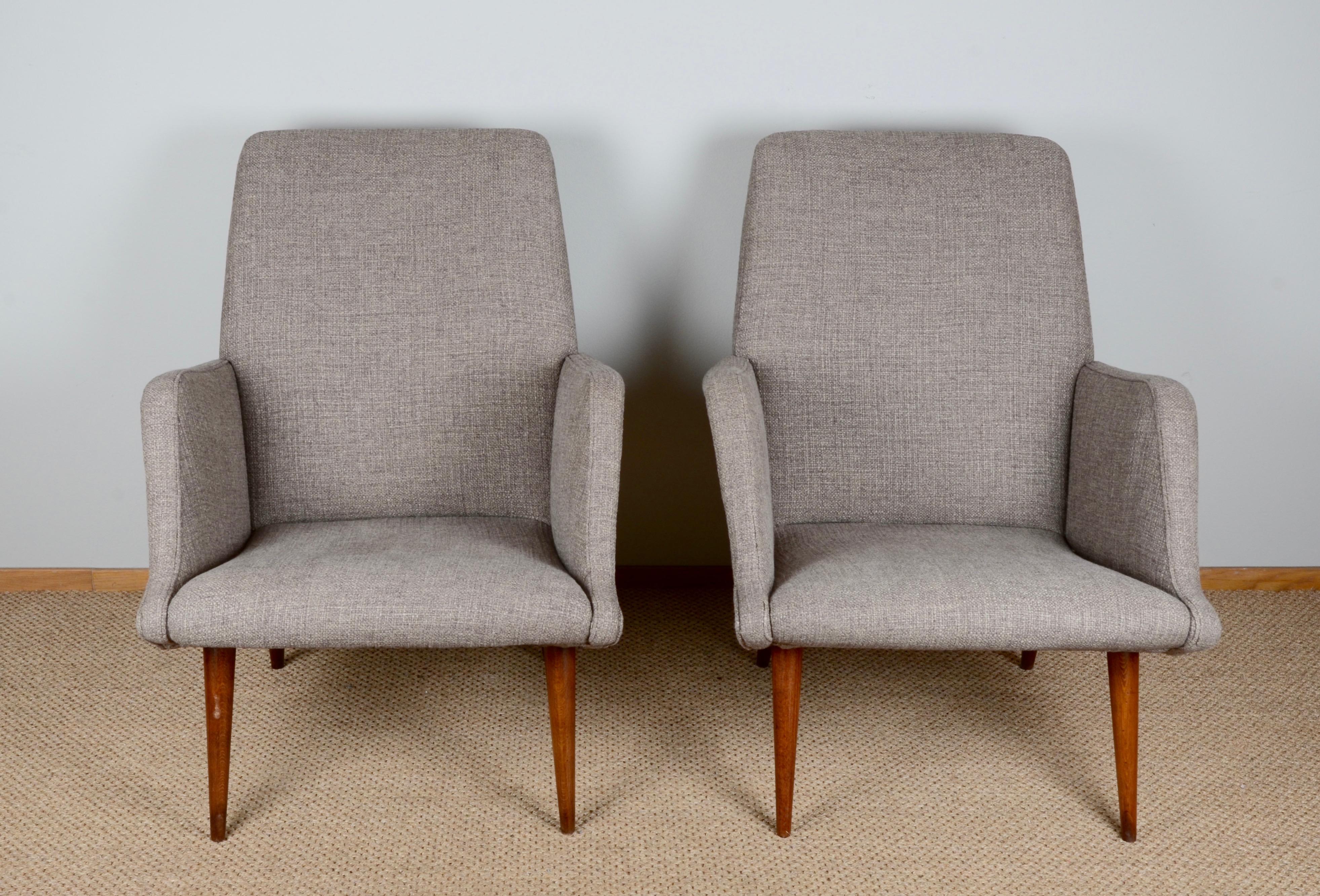 A pair of easy chairs, designed by Carlo De Carli. Italy, mid-1900s.

 

Marked: Figli di Amedeo Cassina. Meda (Milano) Tel. 7238.

