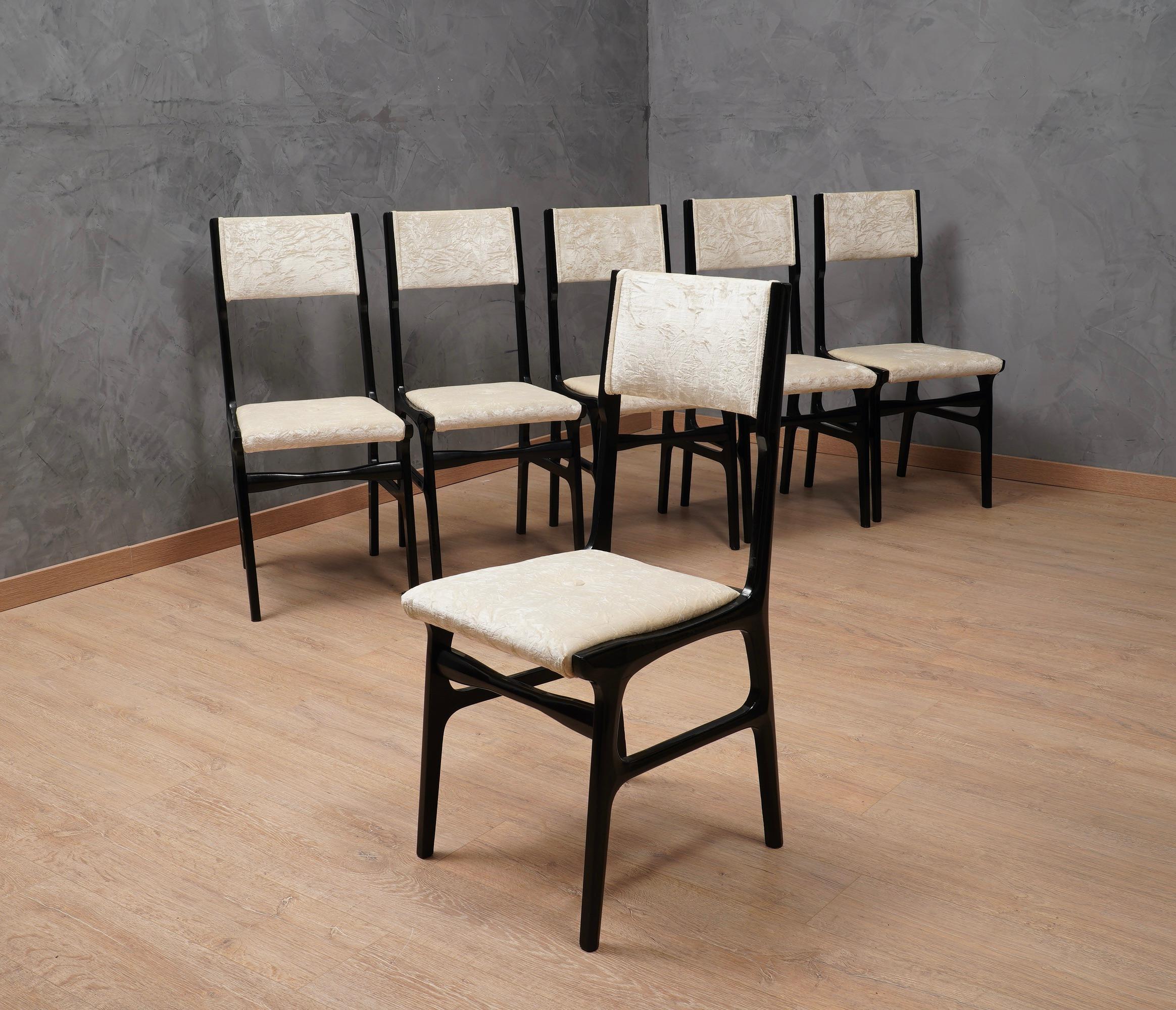 Carlo De Carli attributed White Velvet Italian Midcentury Chairs, 1955 In Good Condition In Rome, IT