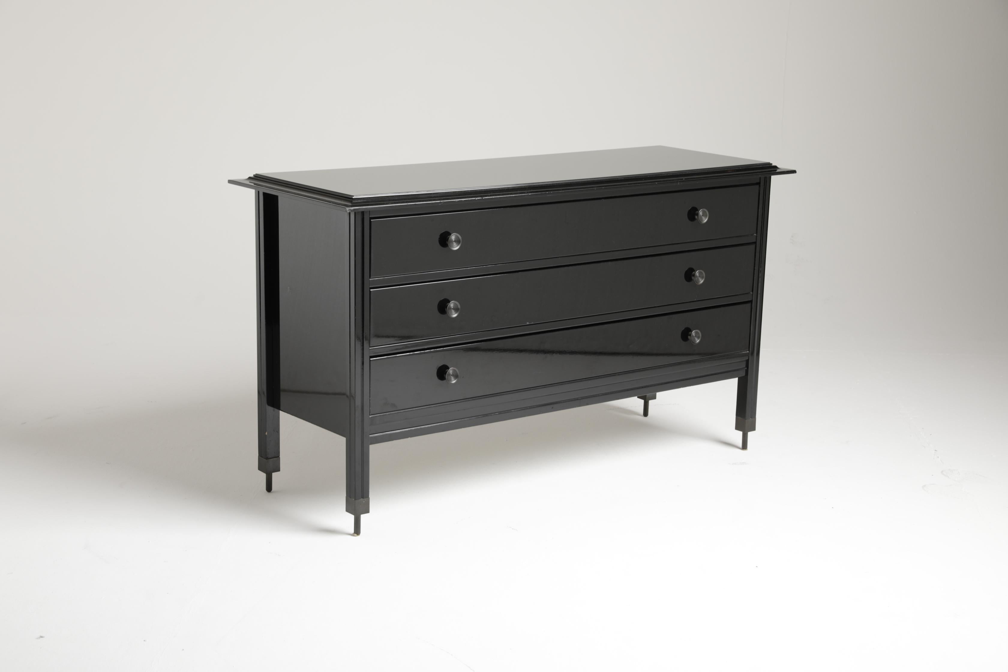 Carlo de Carli
(Milan, 1910 - 1999)
Model D154 chest of drawers
in Black lacquered wood, knobs and tips in brass
Sormani production, Italy, 1963

Italian Mid-Century Dresser by the famous Italian Architect and designer Carlo de Carli, Sormani