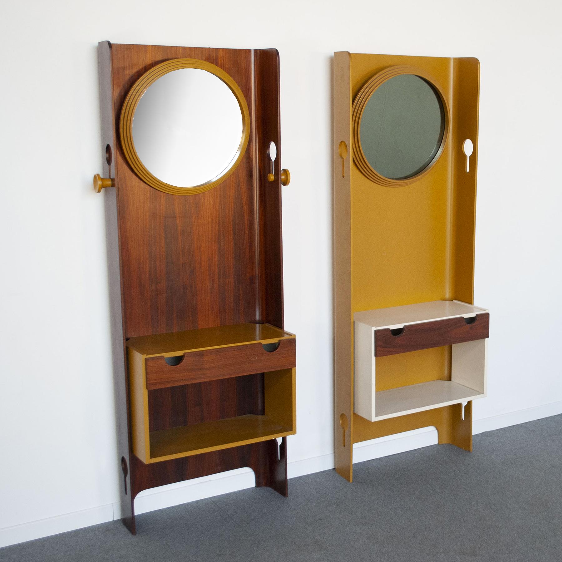 Pair of coat hangers with structure in curved plywood and ABS including adjustable mirrors. Designer Carlo De Carli for Fiarm.
Dimensions are for only one coat rack.