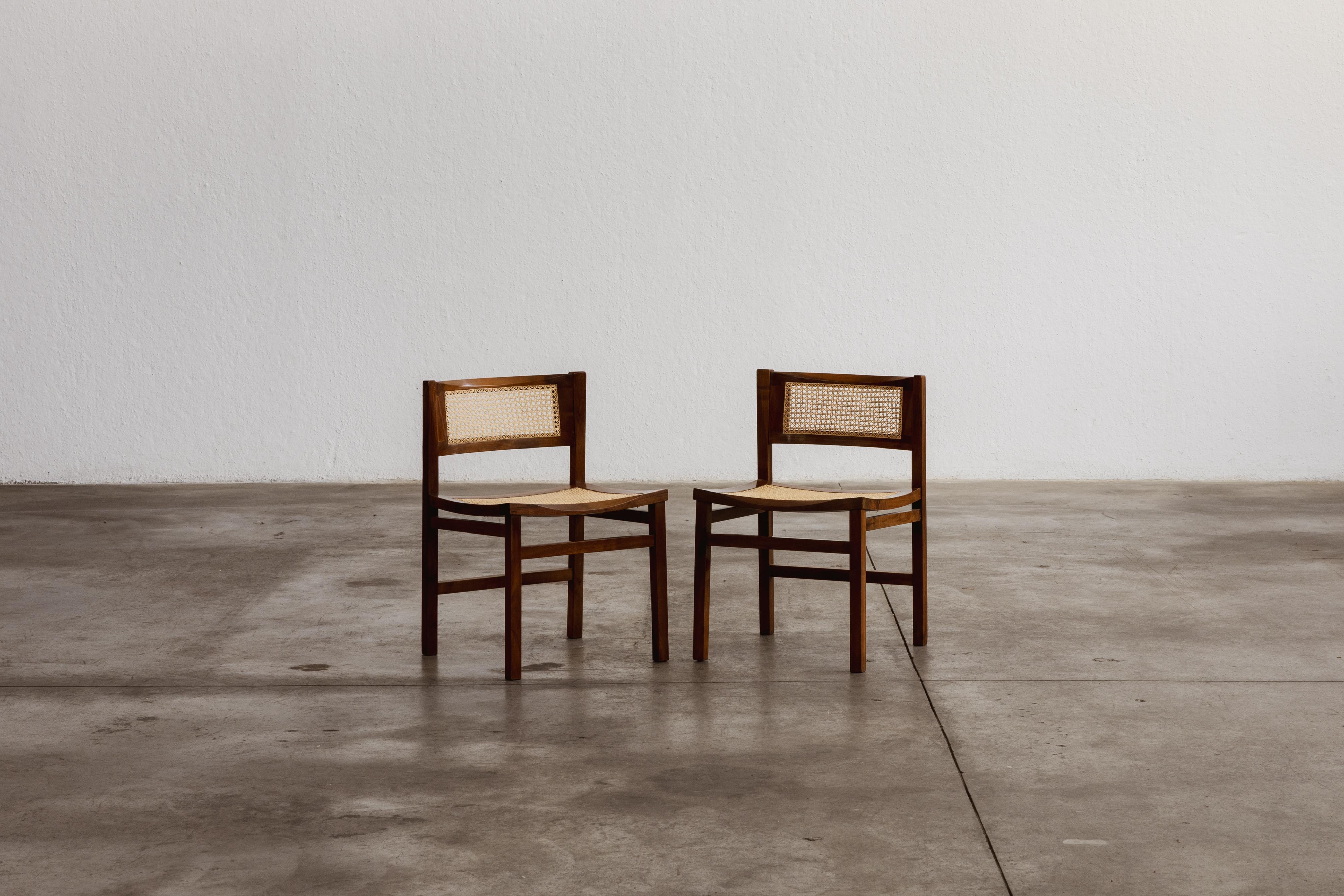 Chaises Carlo De Carli pour Longhi, bois de rose et paille de Vienne, Italie, 1960, ensemble de deux

Expression raffinée du modernisme italien, ces chaises de salle à manger conçues par Carlo De Carli pour Longhi reflètent la recherche de