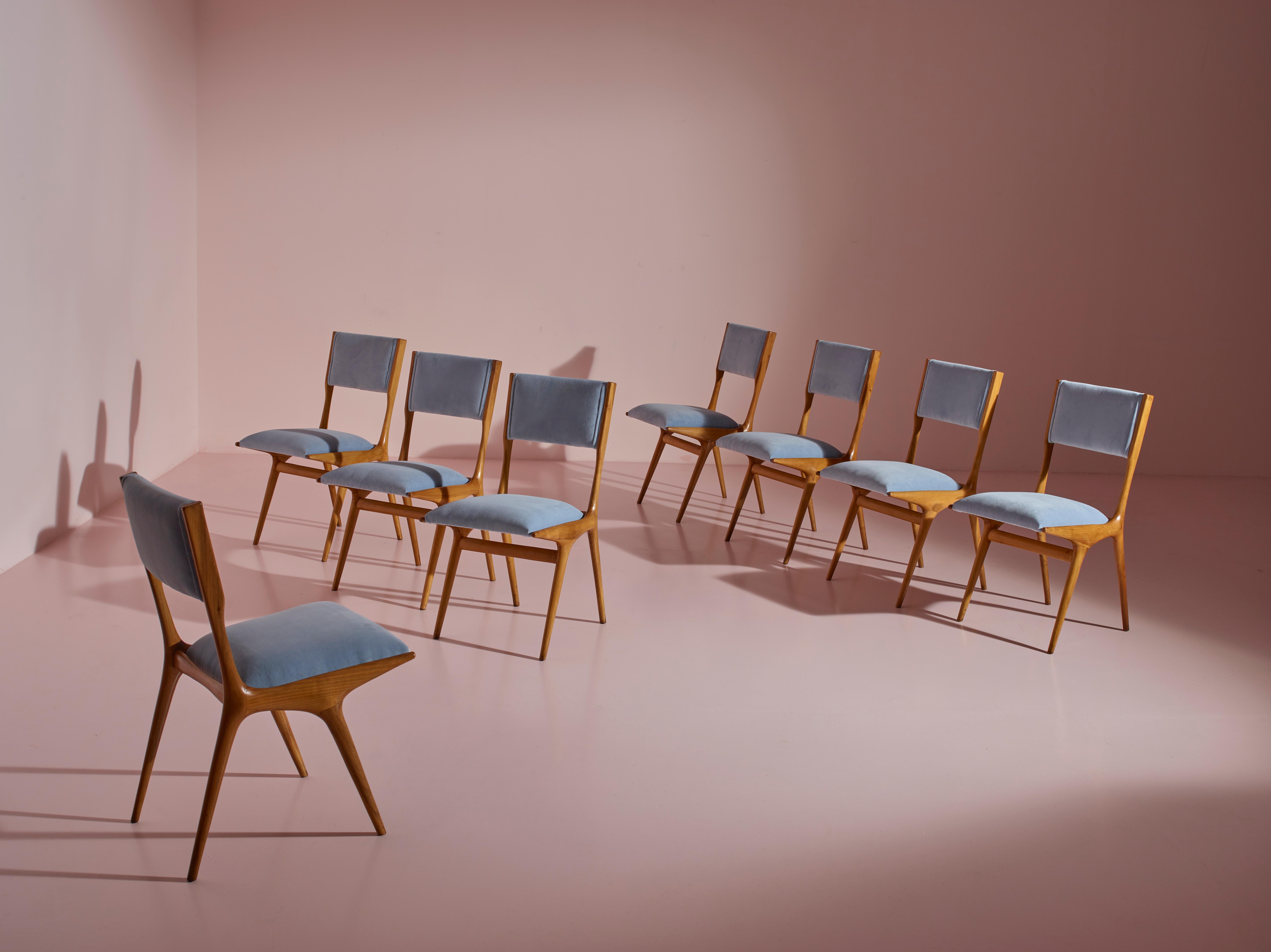 Set of eight walnut and velvet fabric chairs, produced by Cassina, model 634, designed by Carlo De Carli in the 1950s.

The essence of Italian design, which characterizes mid-1950s furniture and architecture, is encapsulated in these chairs designed