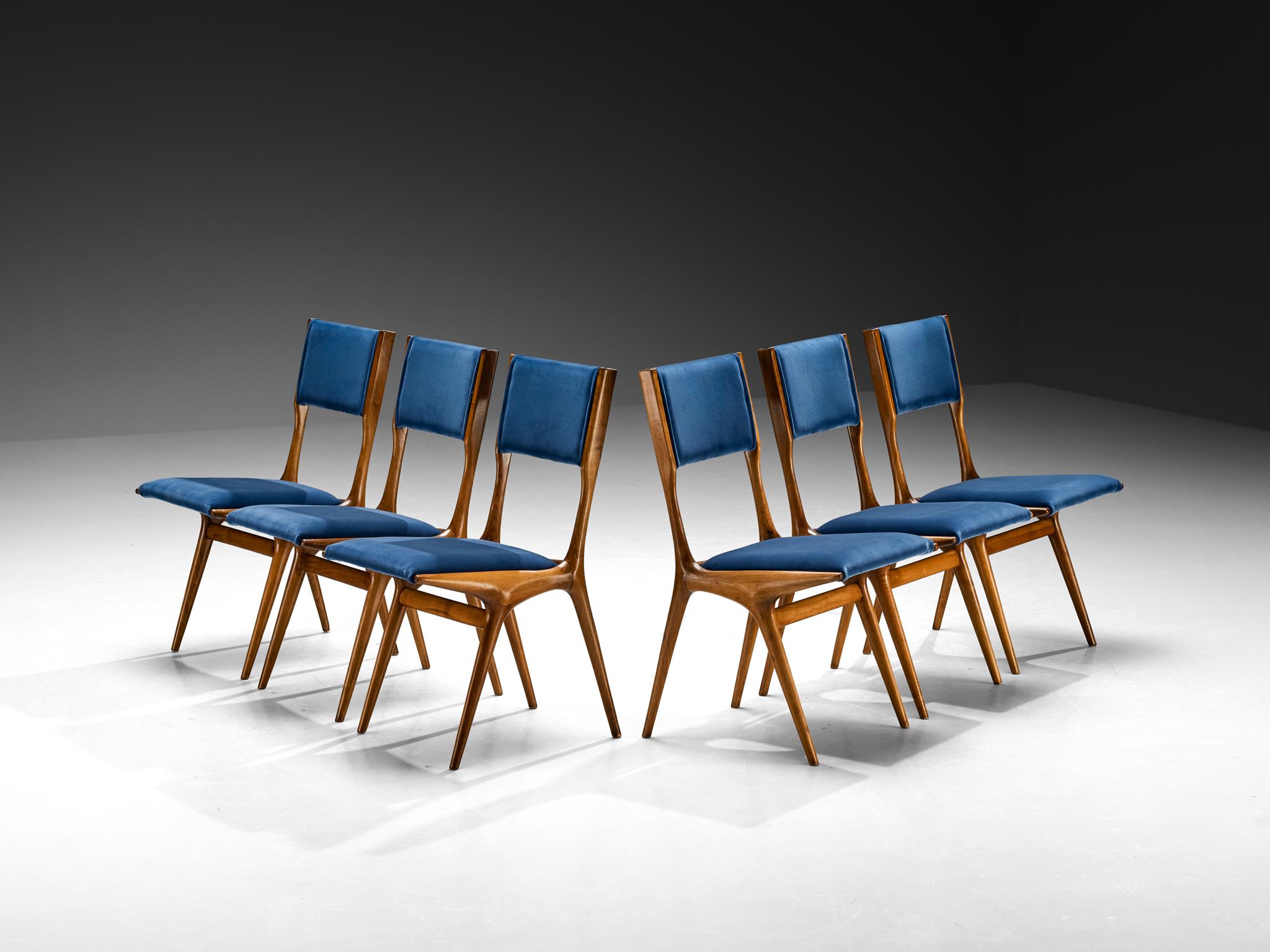 Carlo De Carli per Cassina, set di sei sedie da pranzo, modello '634', noce, tessuto, Italia, 1954

Queste sedie da pranzo di Carlo De Carli dimostrano magnificamente i principi modernisti che si sono imposti durante l'era moderna di metà secolo: