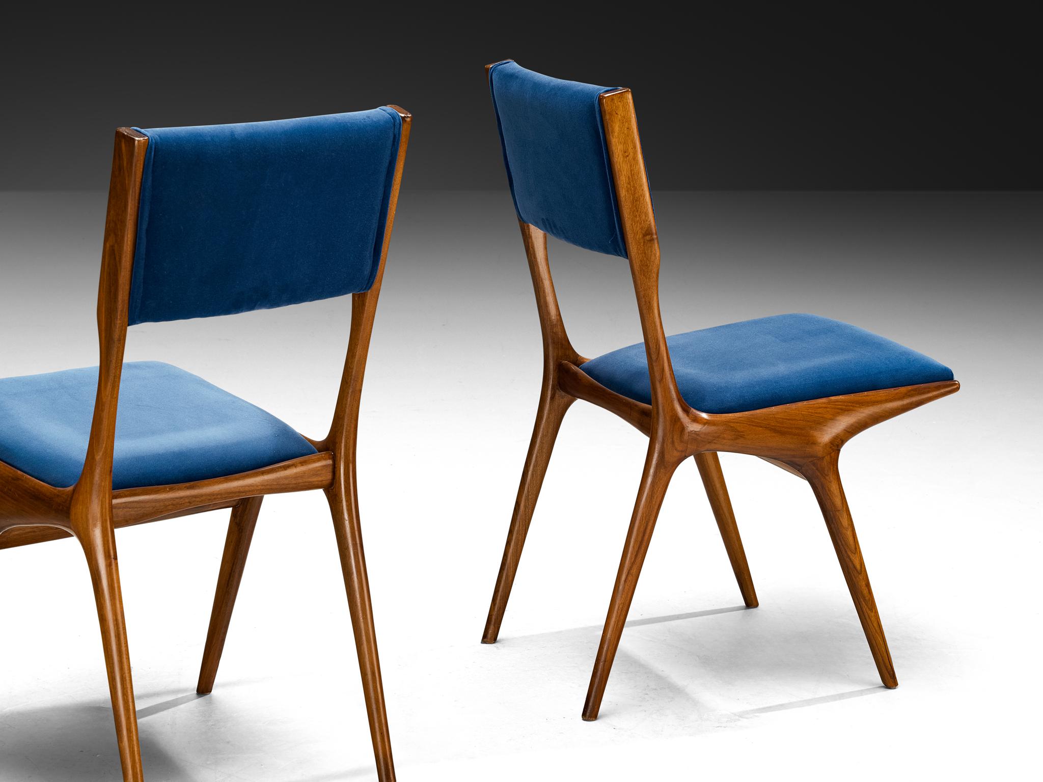 Mid-Century moderno Carlo De Carli per Cassina Sedie da pranzo '634' Noce e tappezzeria blu in vendita