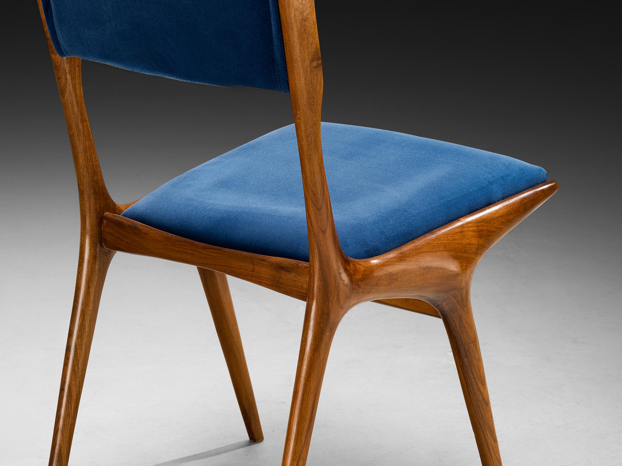 Metà XX secolo Carlo De Carli per Cassina Sedie da pranzo '634' Noce e tappezzeria blu in vendita