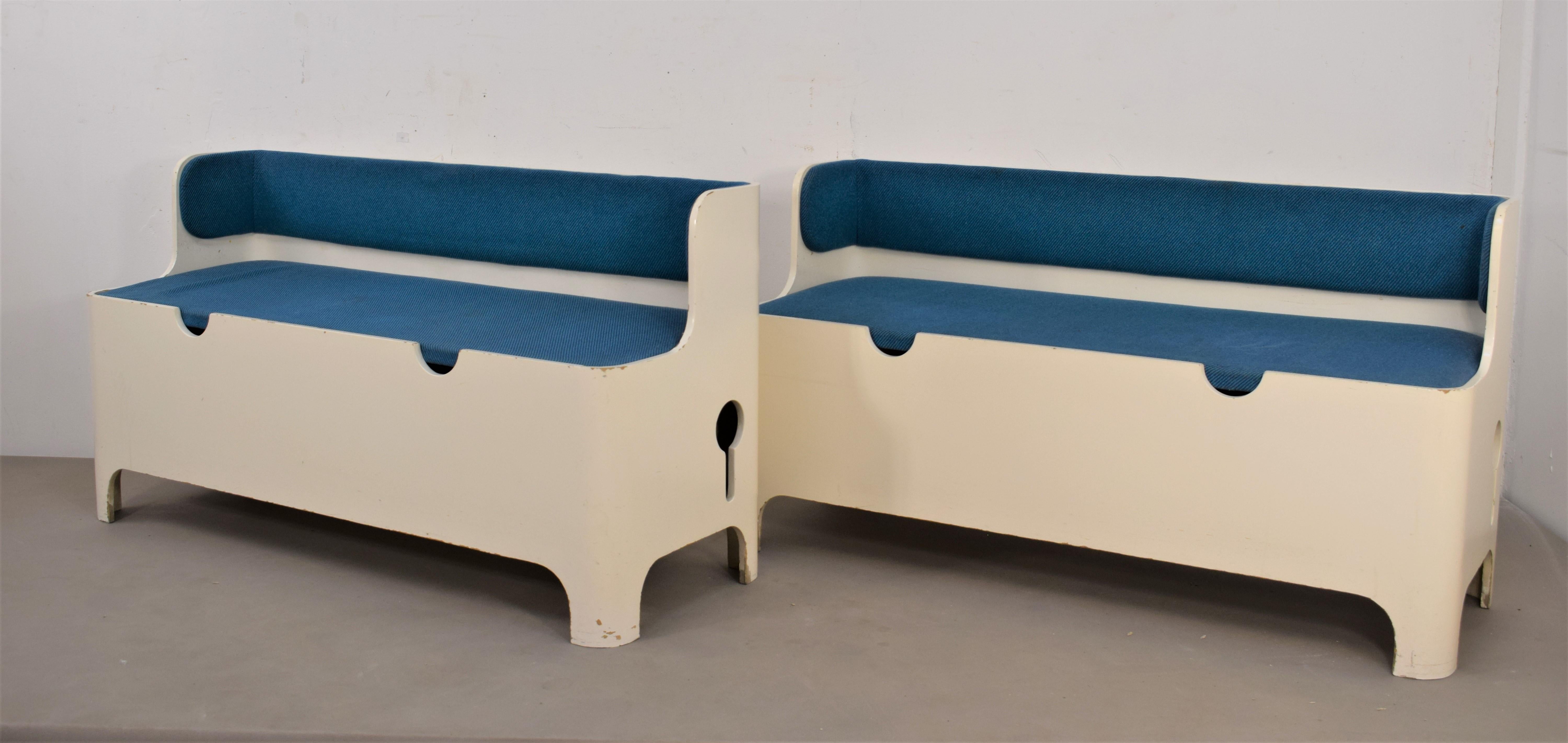 Carlo De Carli for Fiarm, pair of benches, 1960s.
Dimensions: H=60 cm; W=111 cm; D=41 cm; Height seat = 38 cm.