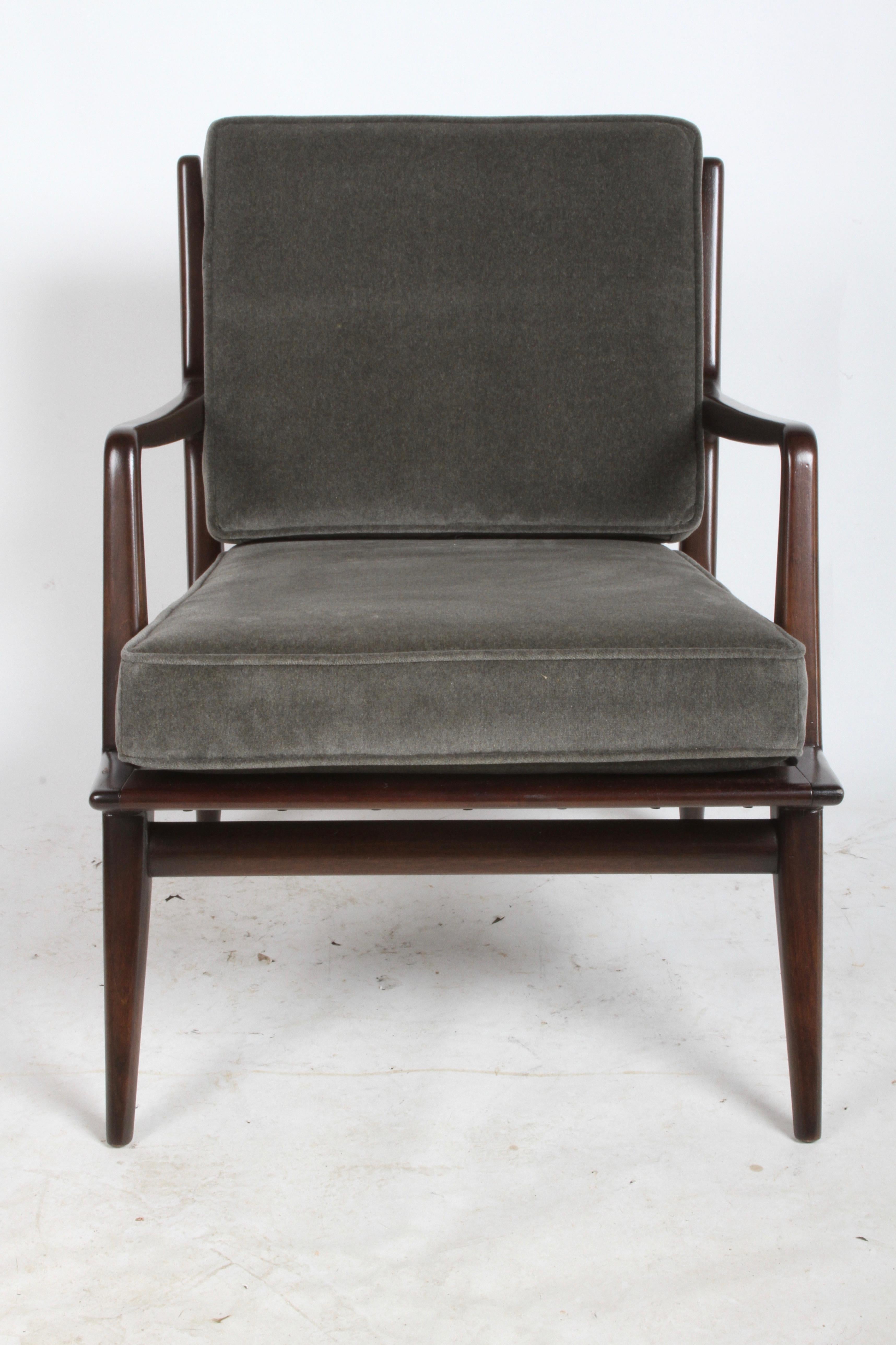 Carlo de Carli for M. Singer & Sons lounge chair circa 1950s completely restored with medium espresso finish. Upholstered in gray mohair with new foam. Classic Mid-Century Modern Italian design.