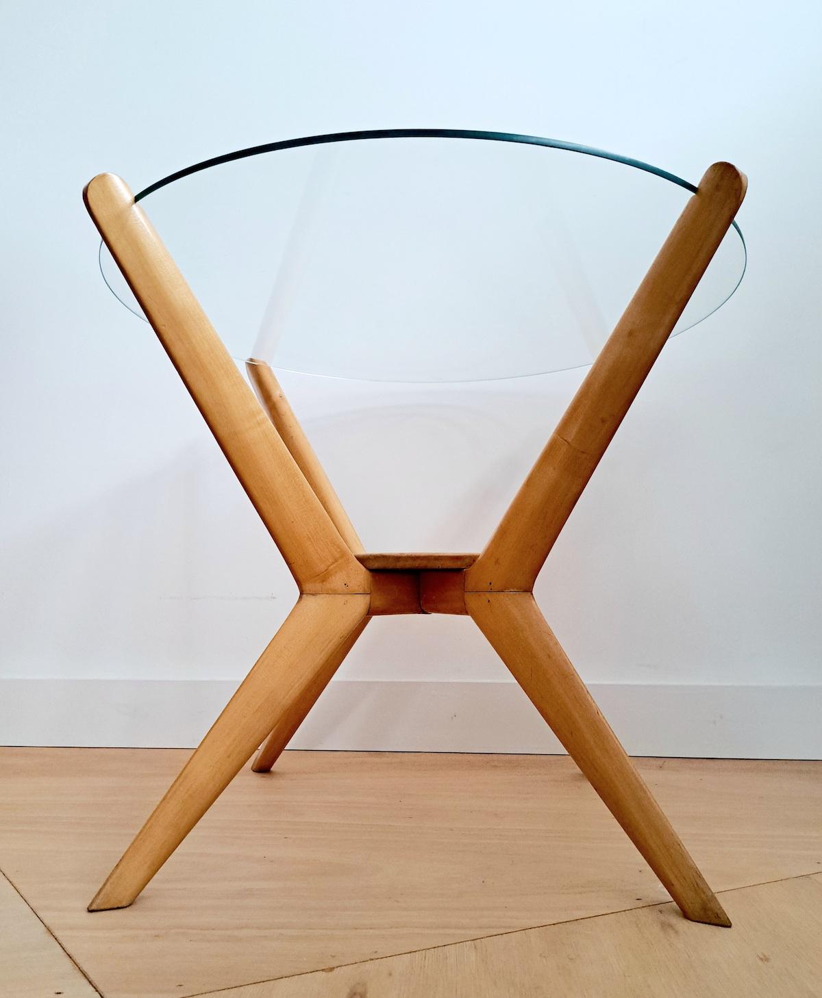 Italiano Tavolino da caffè in Beeche e vetro di Carlo De Carli, anni '70 in vendita