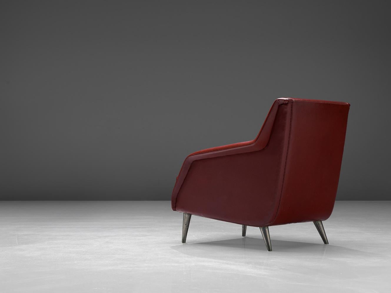 Mid-20th Century 1950s Carlo de Carli Lounge Chair in Burgundy Red Fabric with Nickel Feet For Sale
