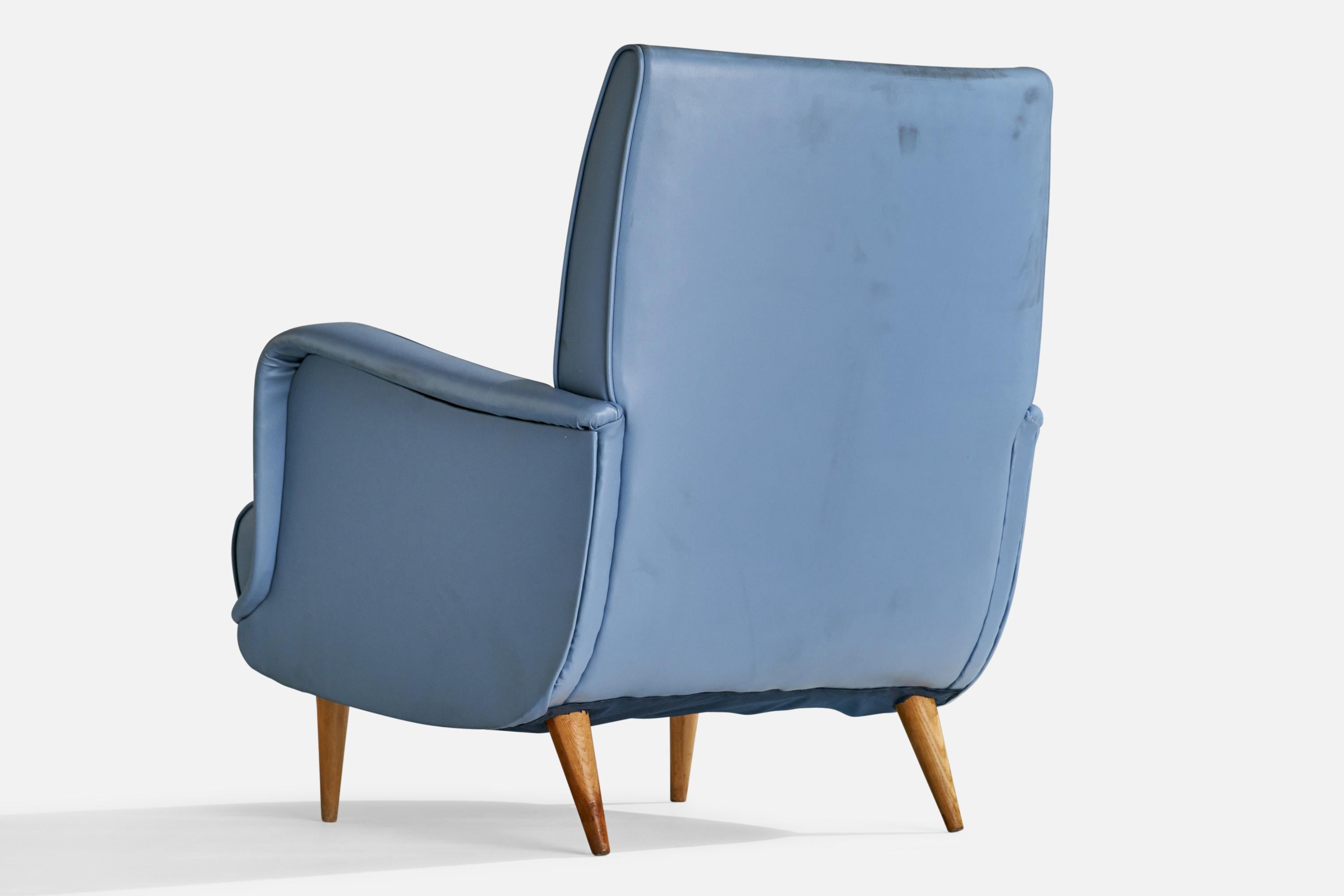 Carlo De Carli, Lounge Chairs, Vinyl, Wood, Italy, 1960s For Sale 5