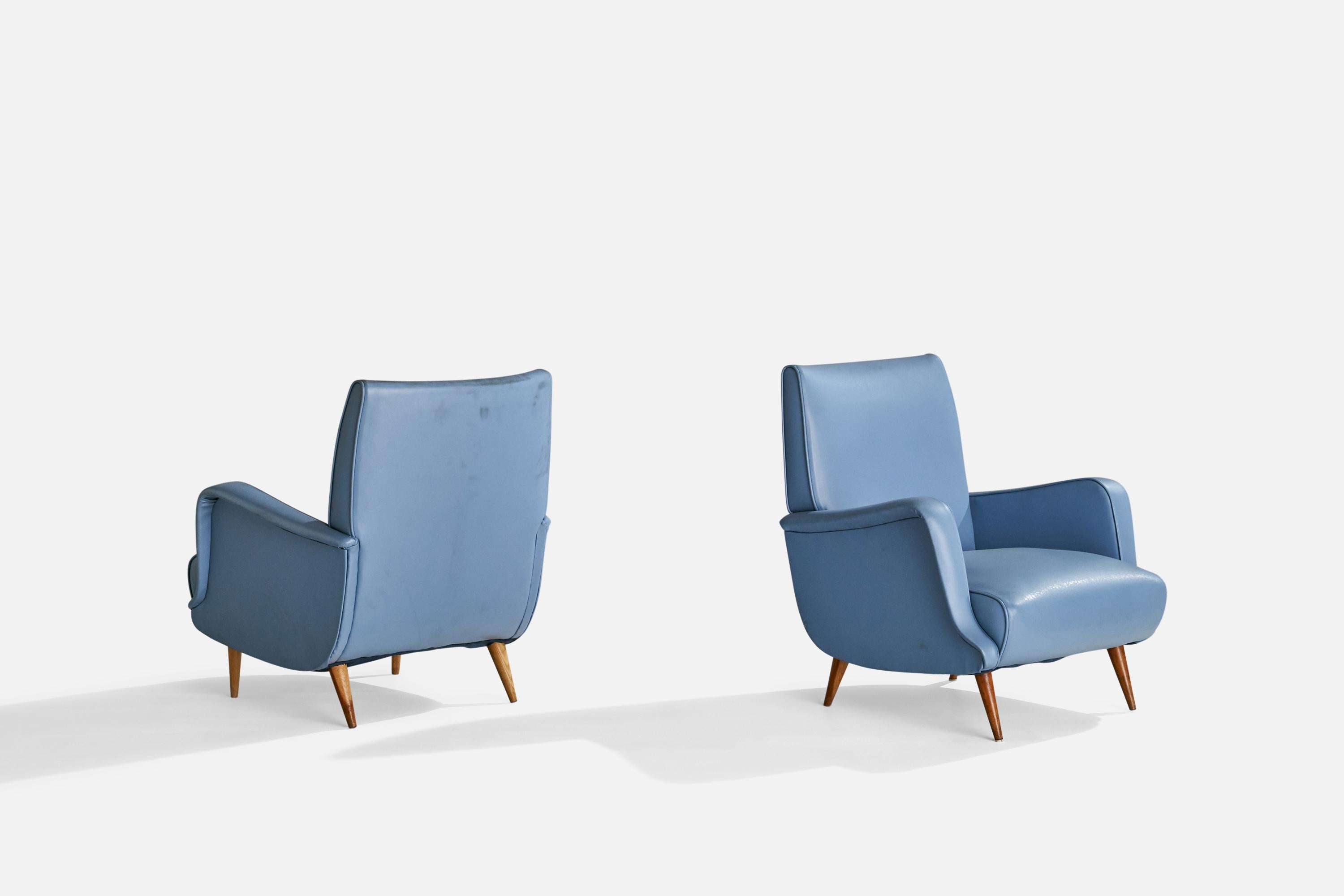 Mid-Century Modern Carlo De Carli, Lounge Chairs, Vinyl, Wood, Italy, 1960s For Sale