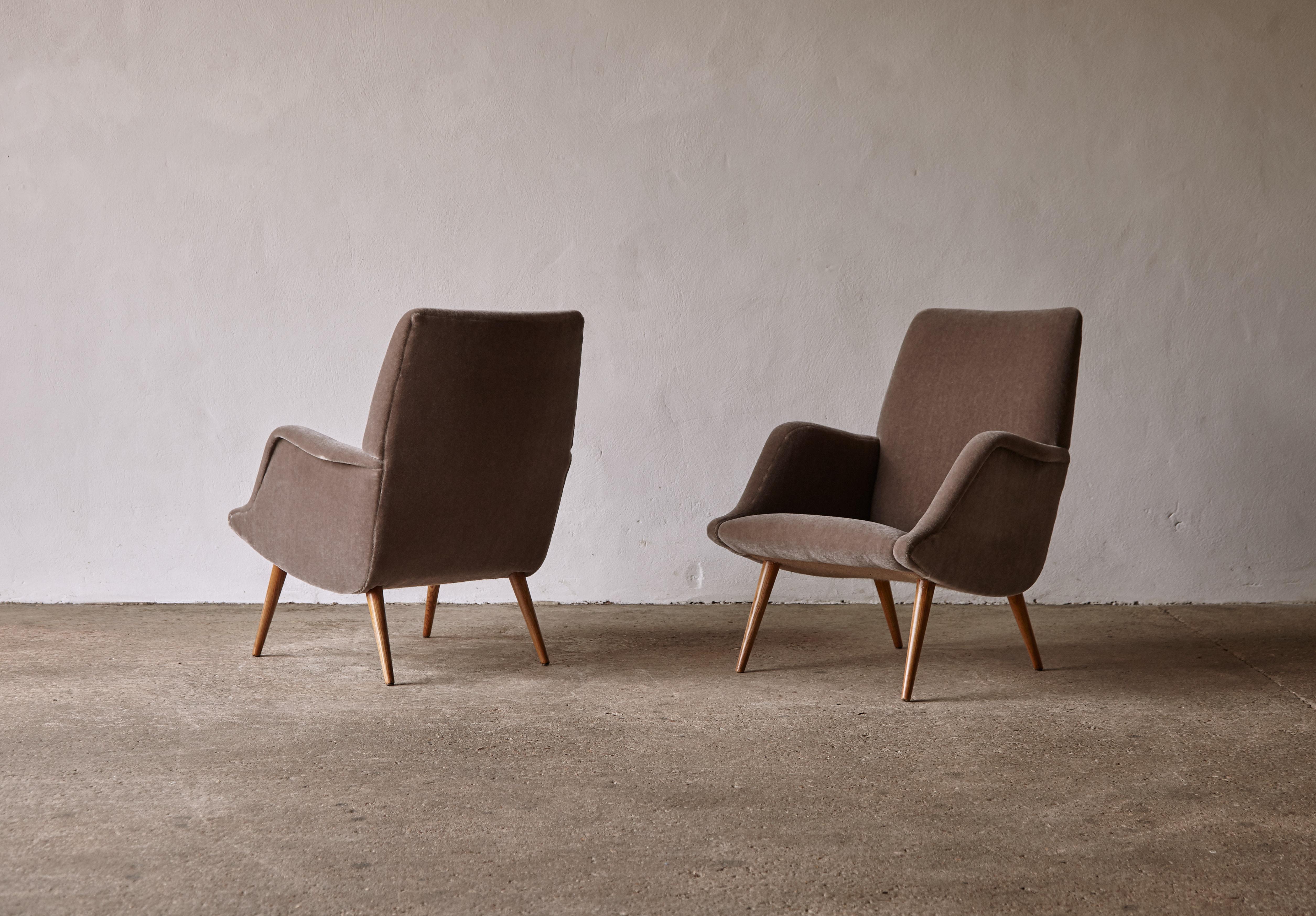 Carlo de Carli Model 806 armchairs, produced by Cassina, Italy, 1950s. Oak legs with dark grey (with a hint of brown) 100% mohair fabric. Fast shipping worldwide.


