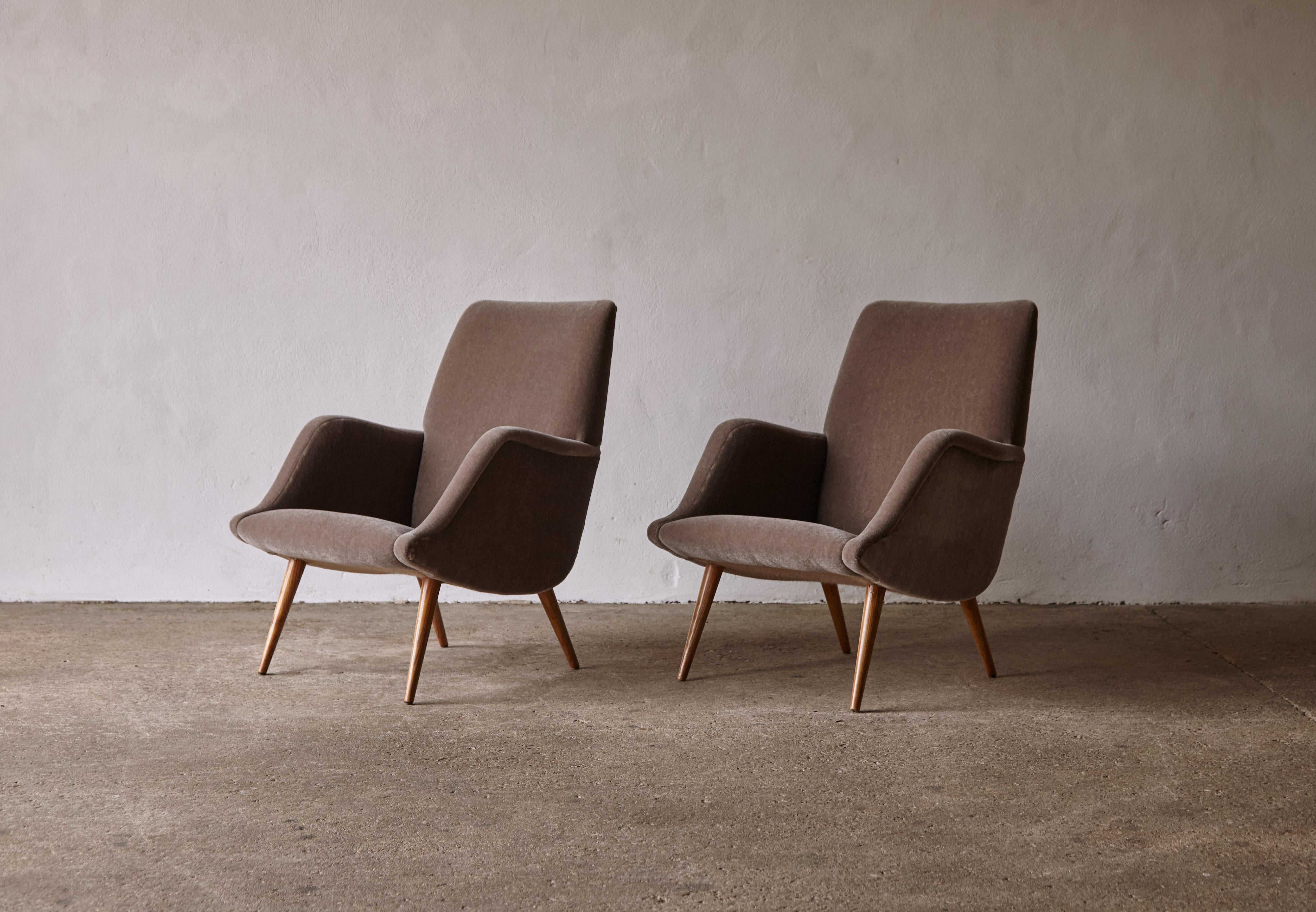 Carlo de Carli Modell 806 Stühle, hergestellt von Cassina, Italien, 1950er Jahre im Zustand „Gut“ im Angebot in London, GB