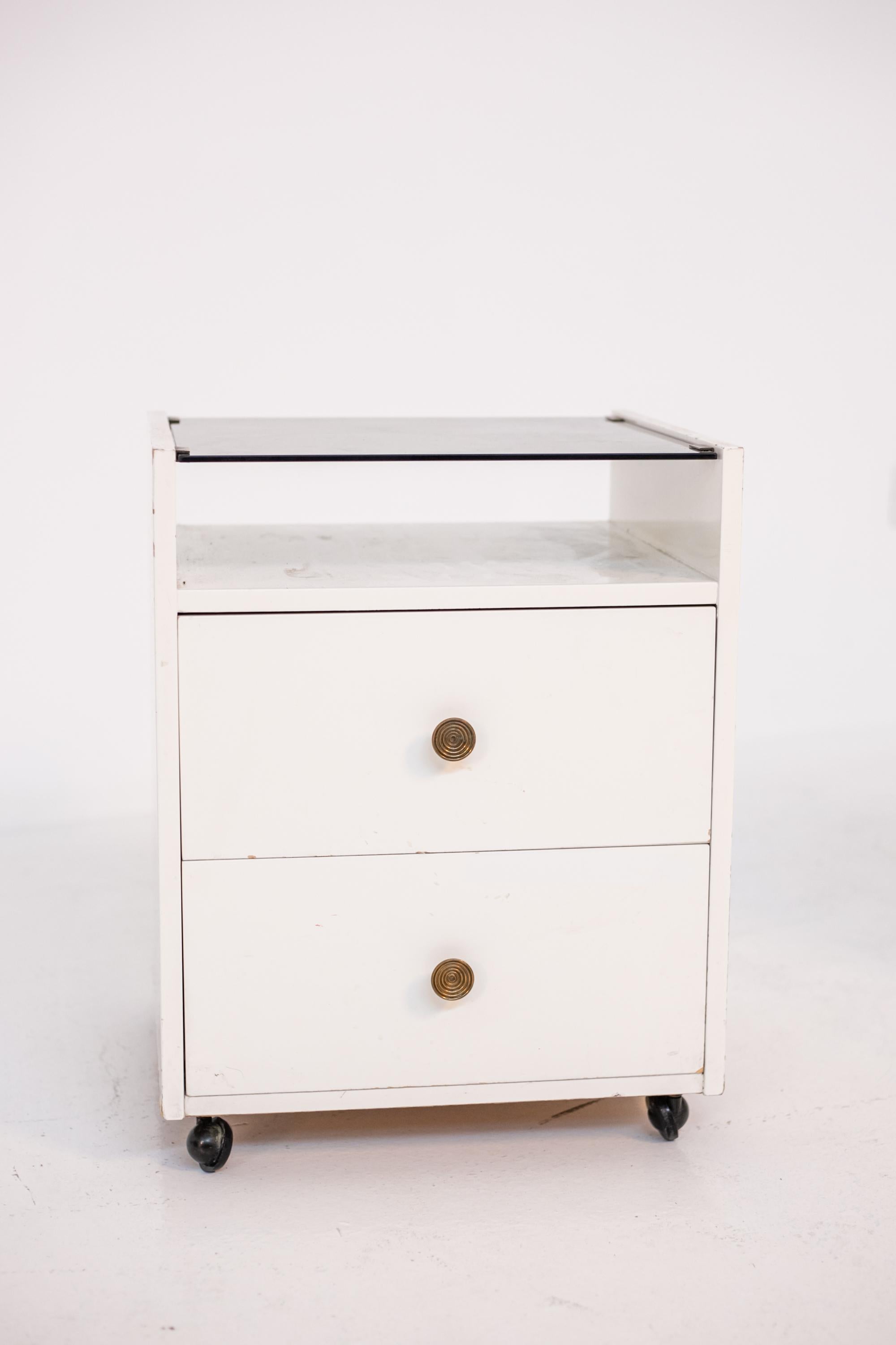 Italian Paire de tables de nuit blanches Carlo de Carli pour Sormani en vente