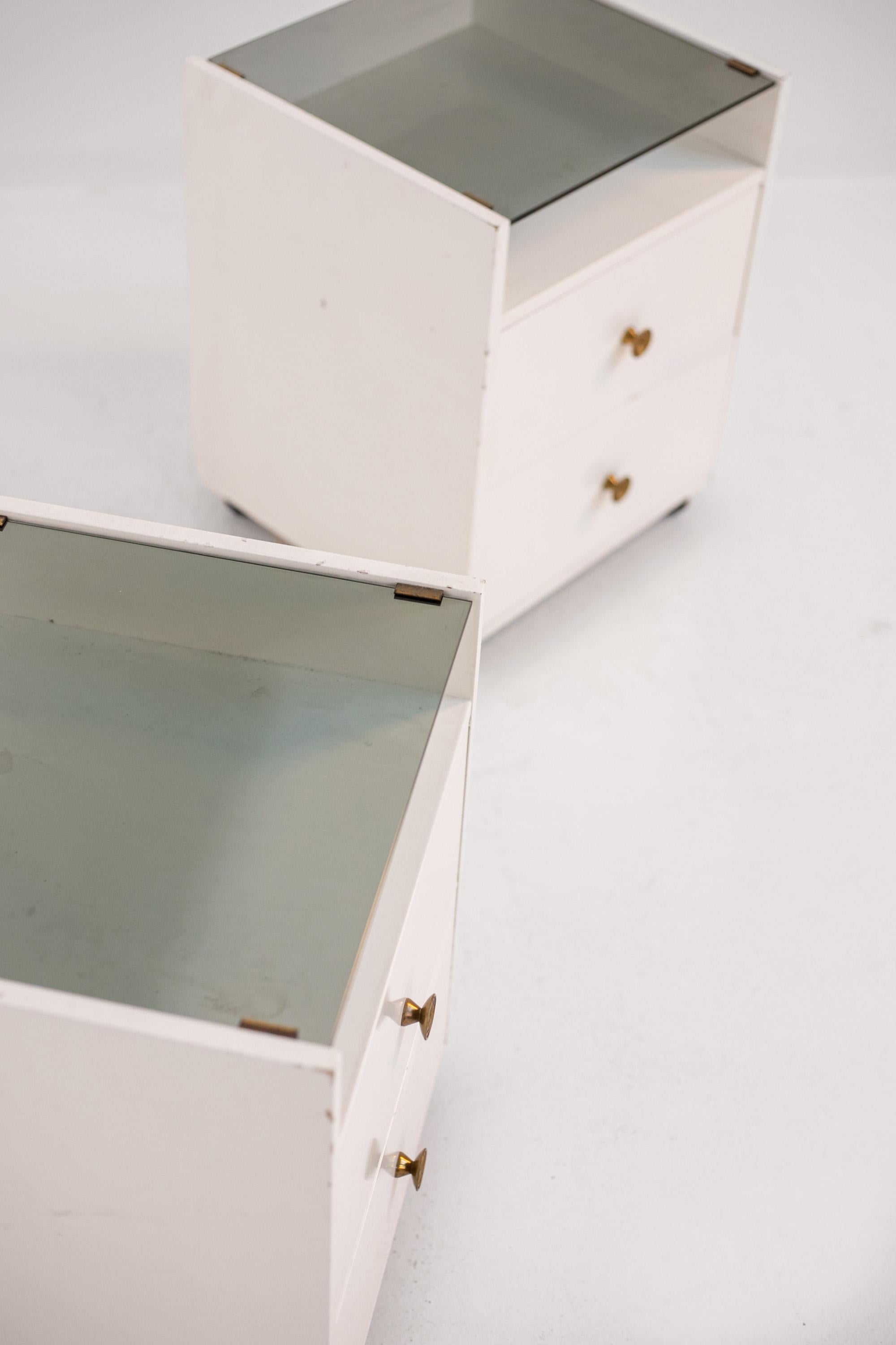 Paire de tables de nuit blanches Carlo de Carli pour Sormani Bon état - En vente à Milano, IT